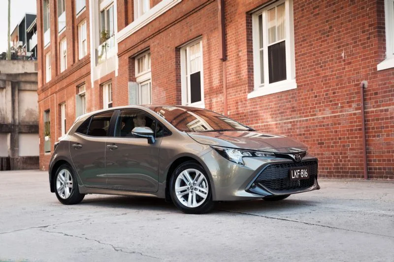 18-corolla-52lr.jpg