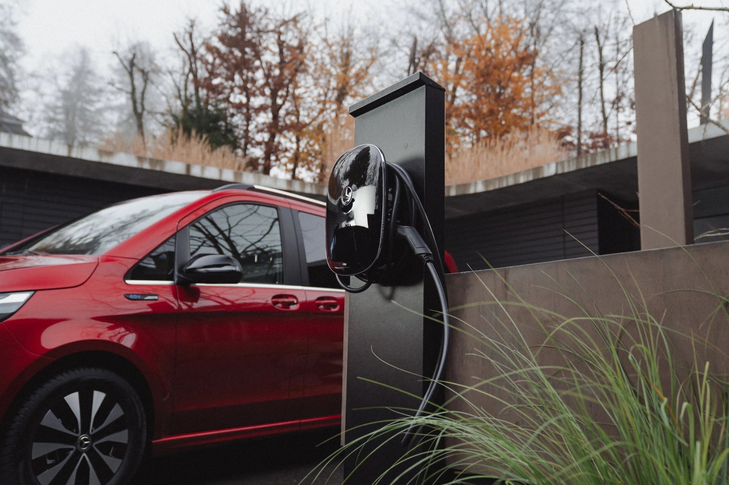 Mercedes’ EV push upsized to passenger, parcel vans