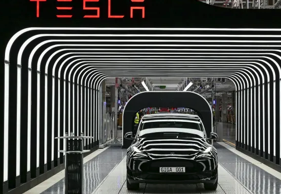  Fly-through captures Gigafactory buzz 