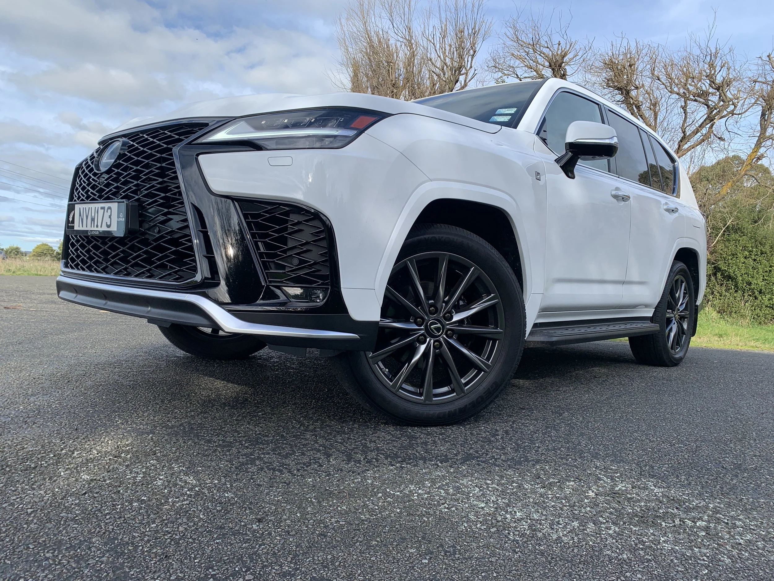 Lexus LX500d F-Sport: Hot shoeing with bigfoot