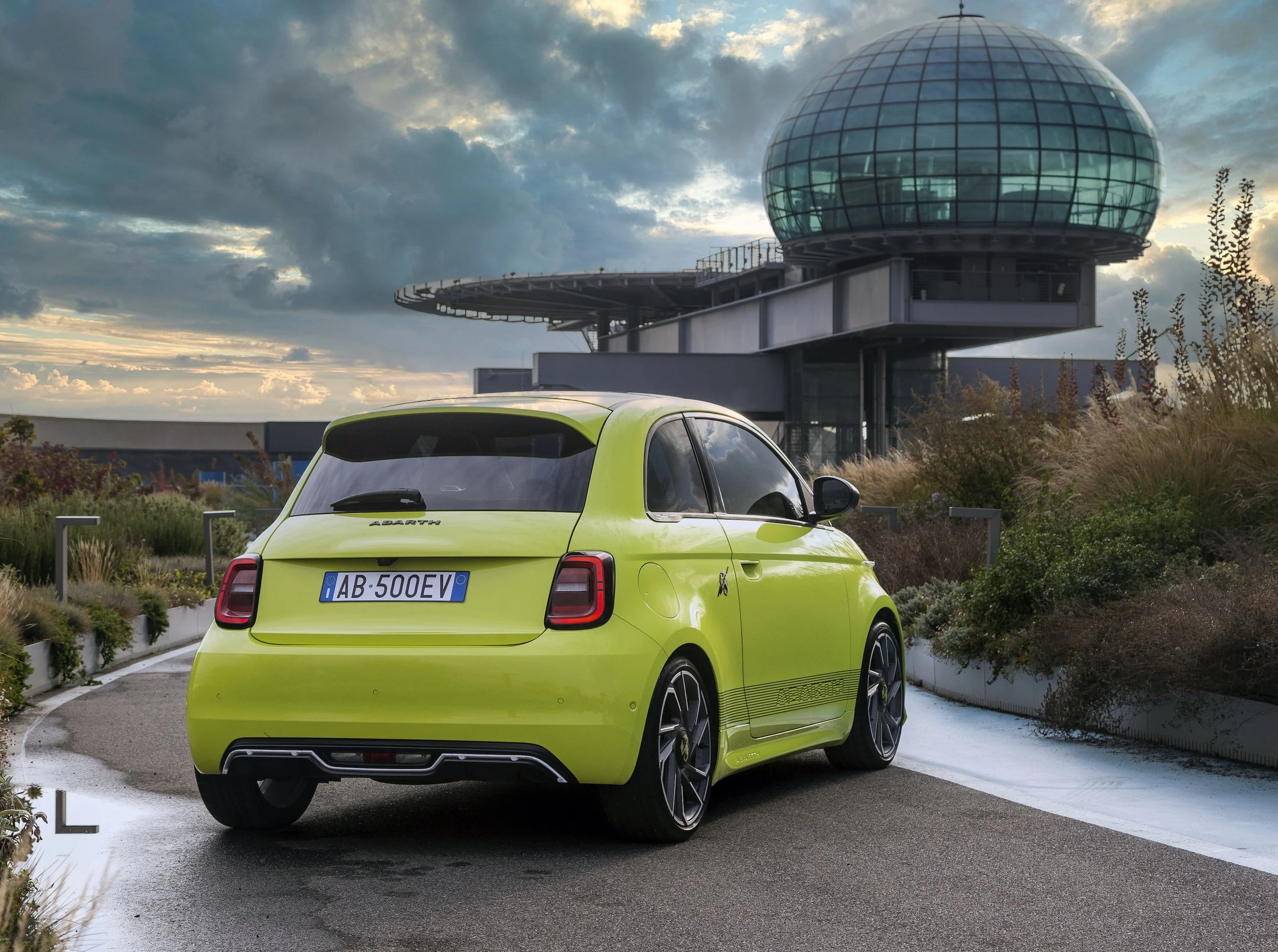 Zippy with zap – new Abarth 500e unveils