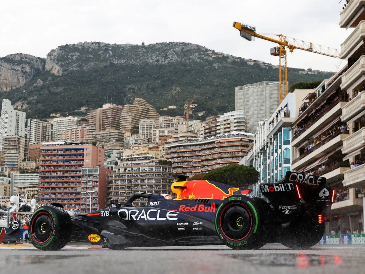 Podholic: Behind The Glass