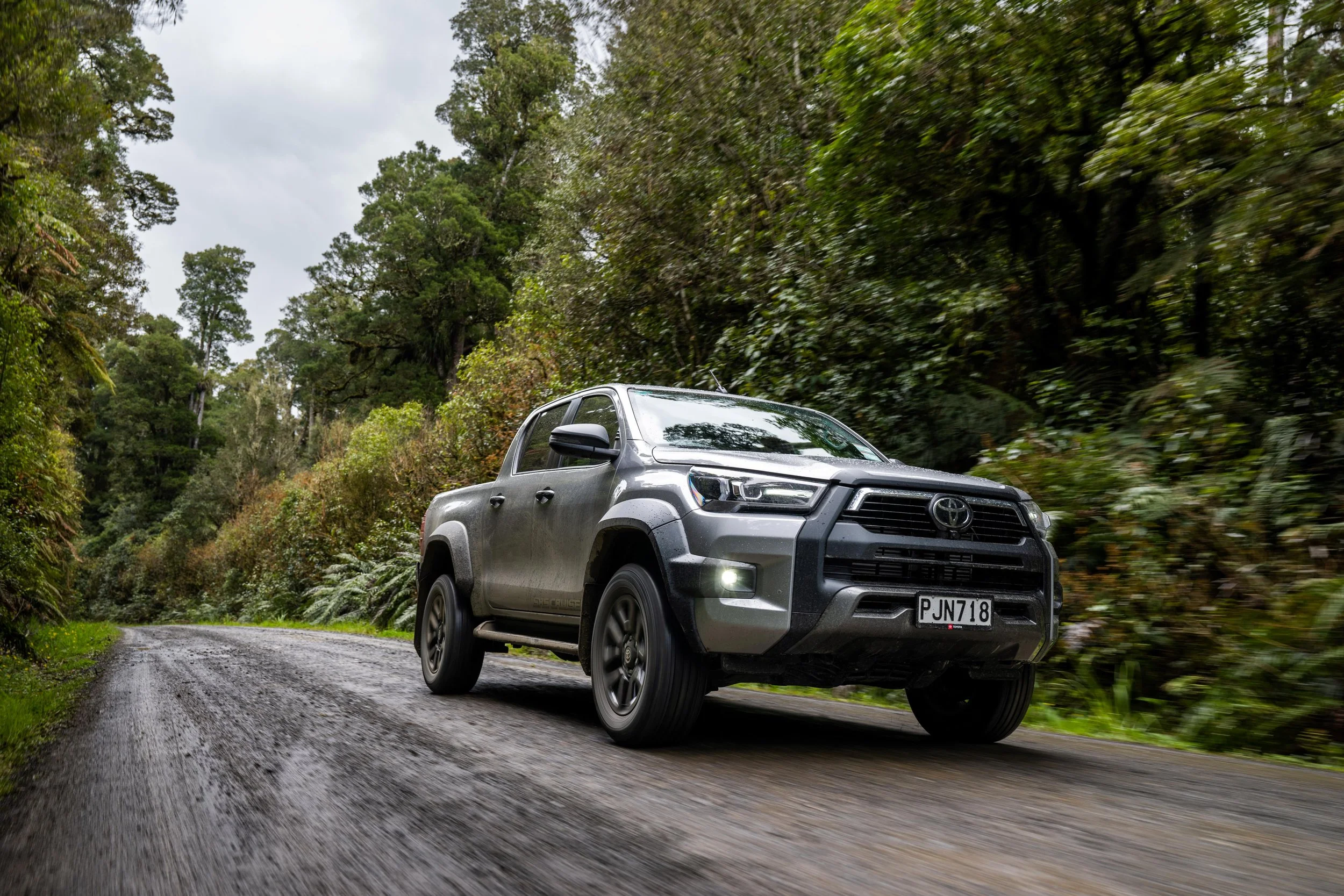 Inbound Hilux hybrid cutting different track