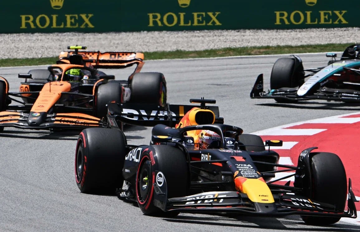 Podholic: From pitlane to podium