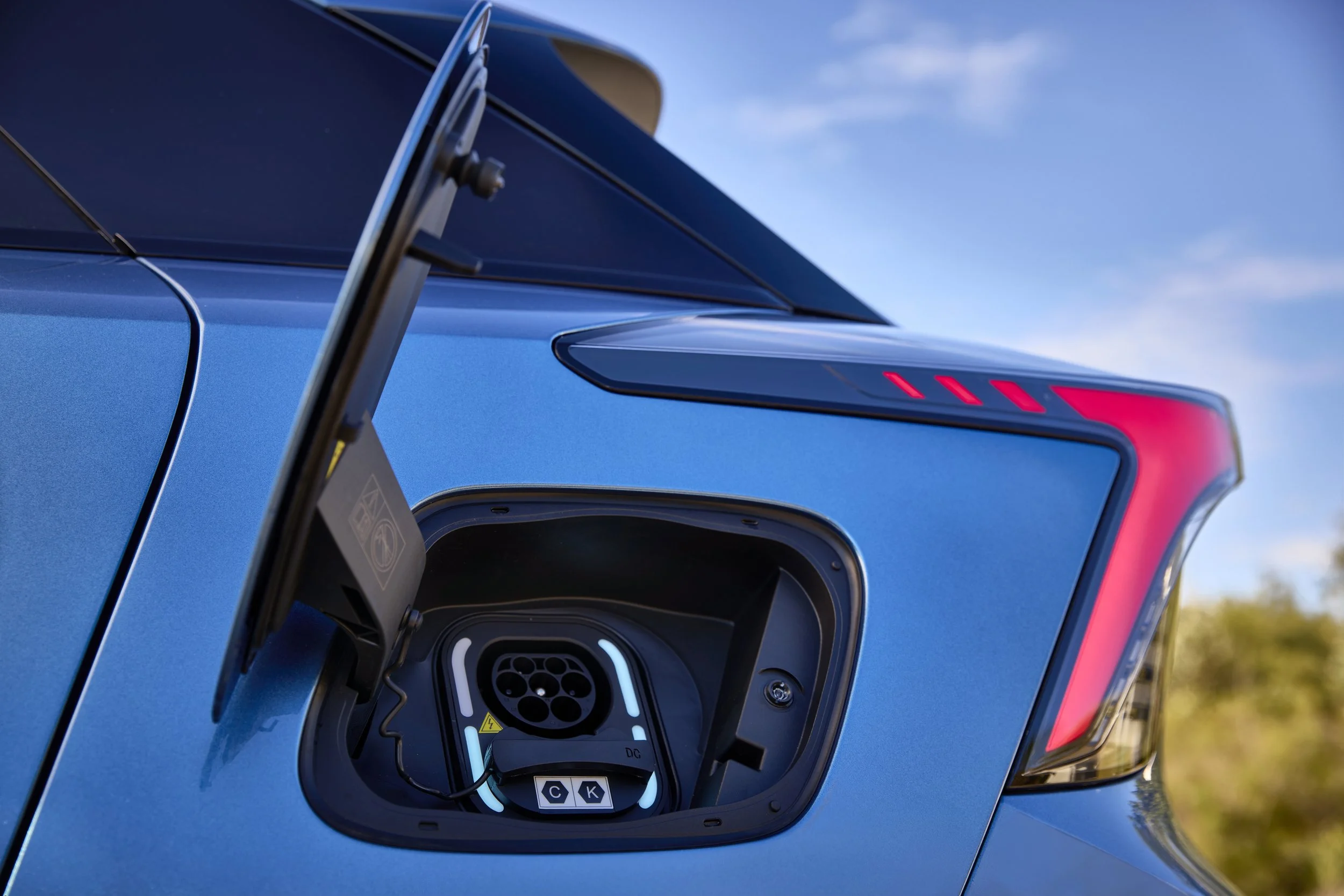 Interior, spec sharpen for MG4