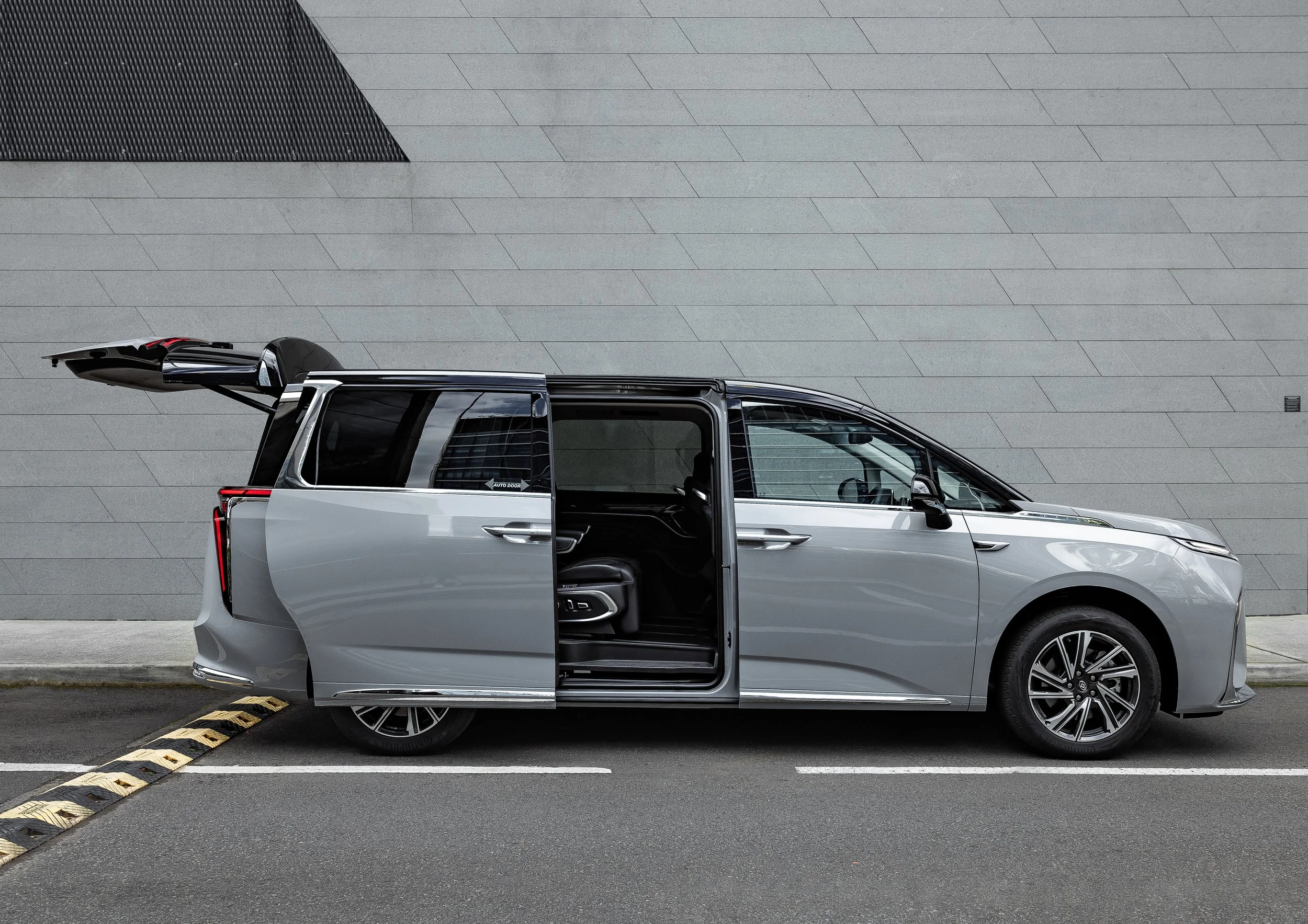 Seven seater electric car deals