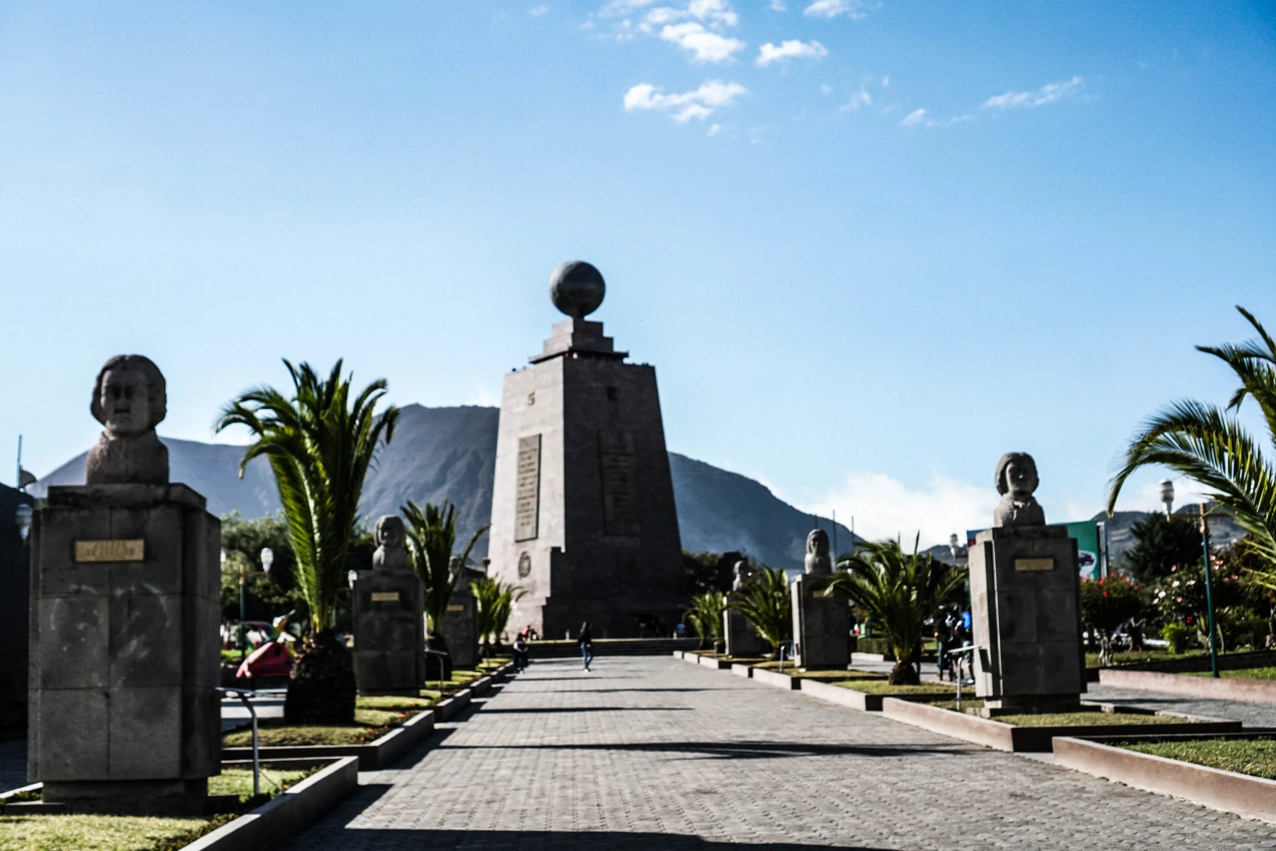 The monument at the center of the earth, the equator.