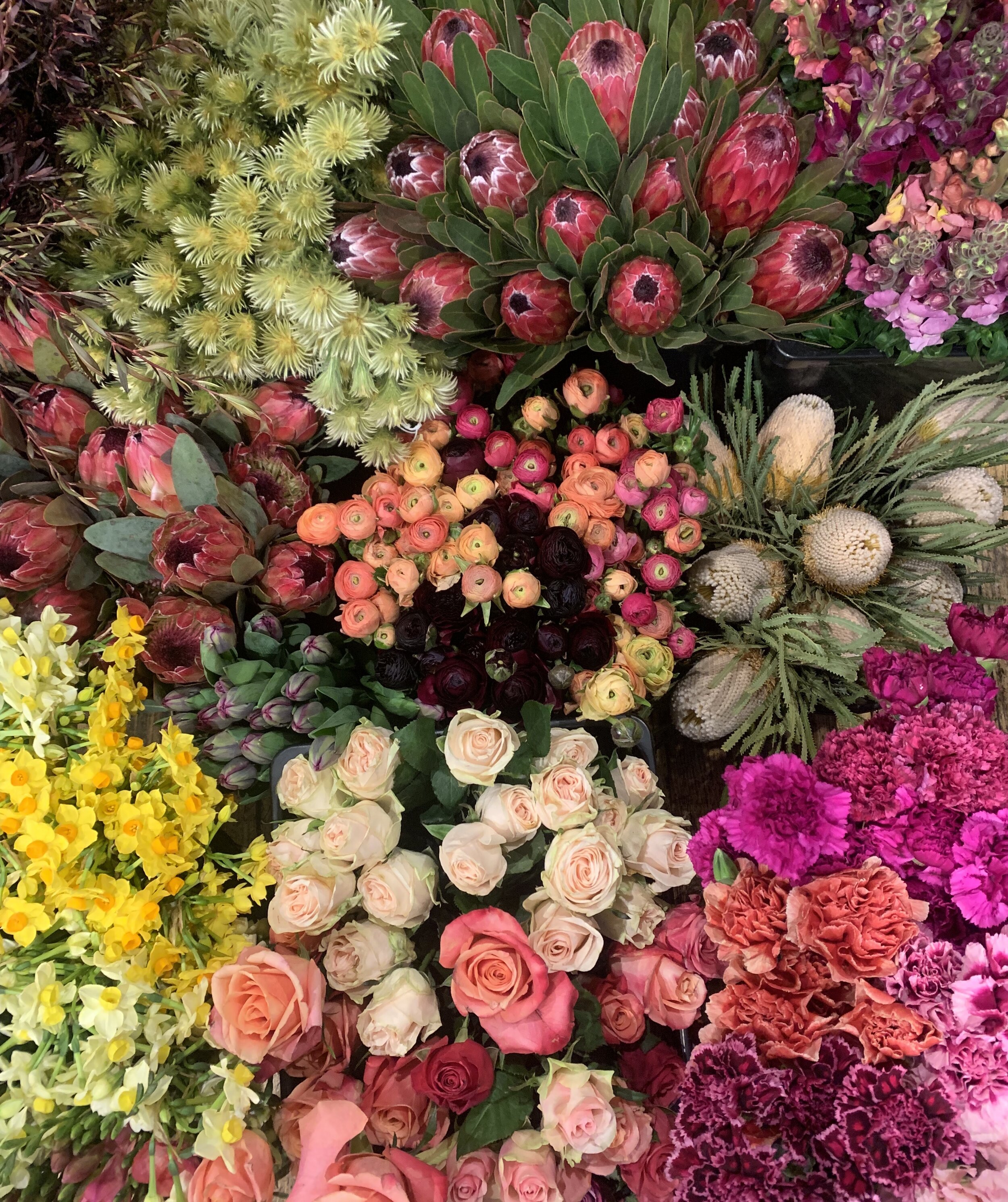 TEAM EDS - FLORIST CHOICE VASE ARRANGEMENT