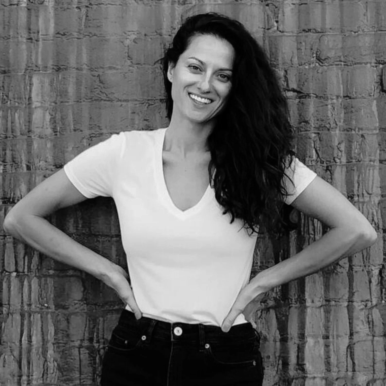 Owner of L.A. Sun Spray Tan providing custom airbrush tans