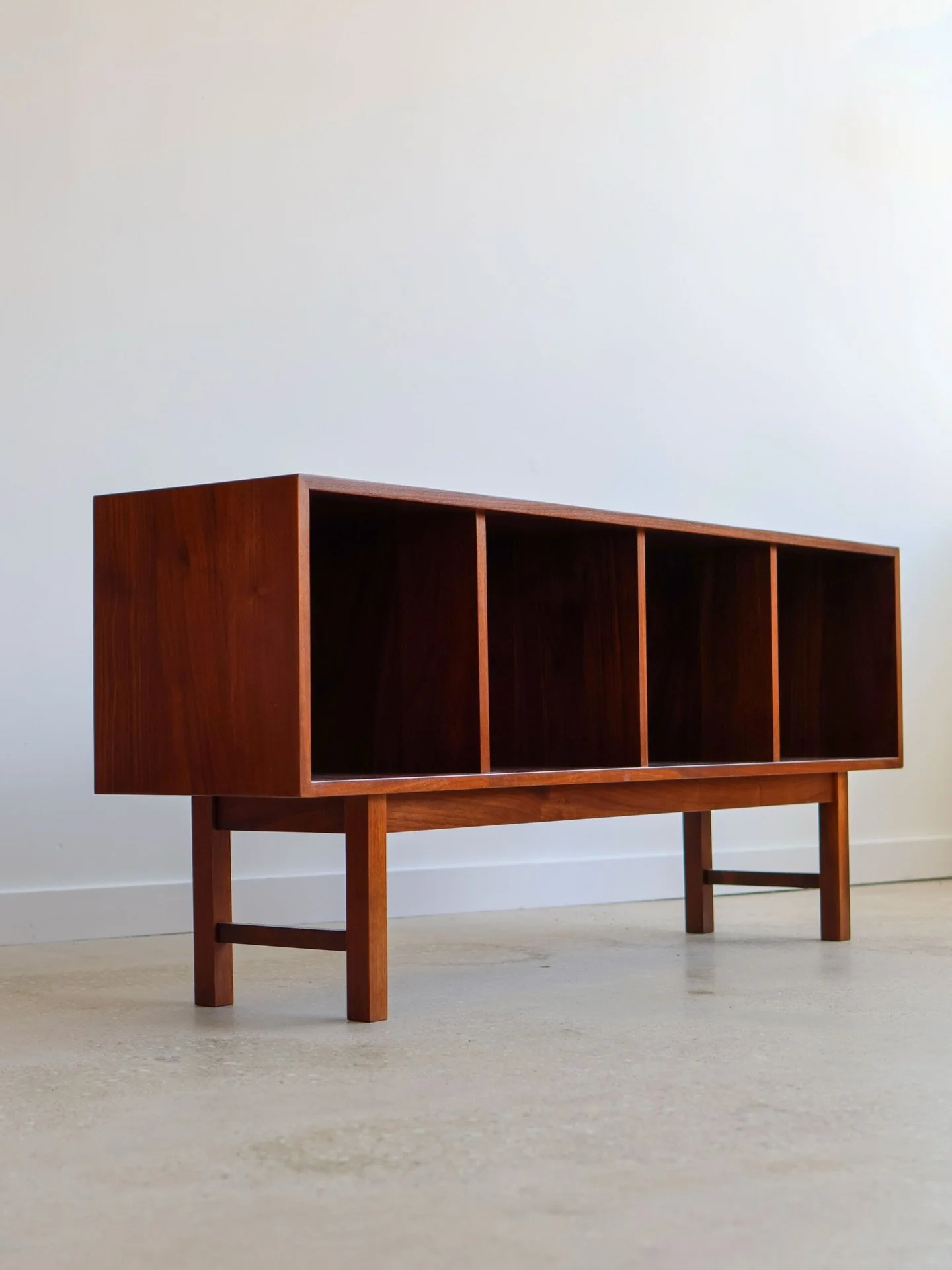 JUNI, our first record storage design six yrs ago and still a favorite. Vinyl playing height with its 11&rdquo; Scandinavian style leg base. Opt for a shorter 6&rdquo; Georgia base&hellip;or email us if you want an even shorter 2&rdquo; plinth base. 