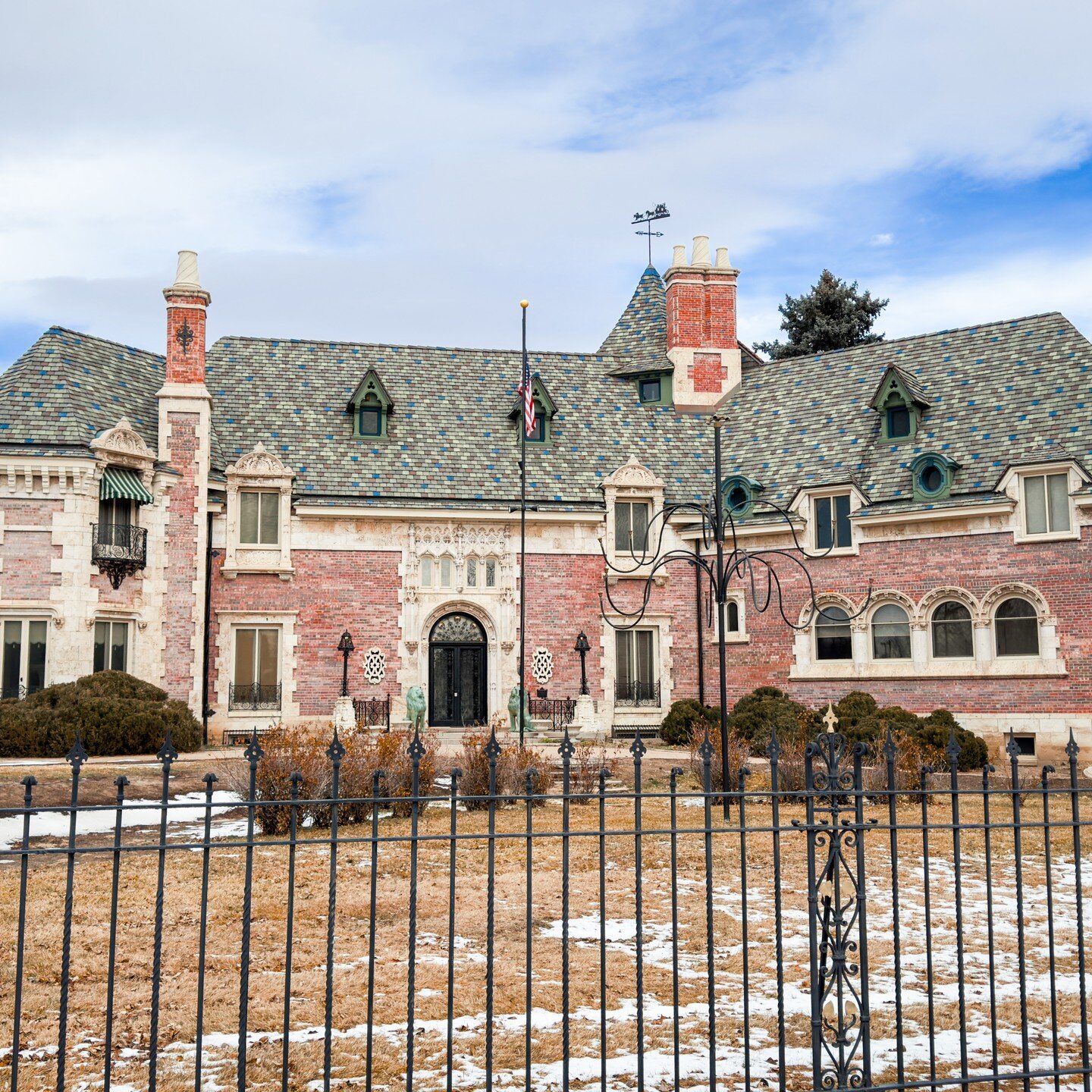 One of my favorite buildings in Denver and a gorgeous example of Norman architecture. Designed by Jacques Benedict. https://en.wikipedia.org/wiki/Jacques_Benedict

#architecture #architecturalphotography #denver #mansion #realestate #denvercolorado #