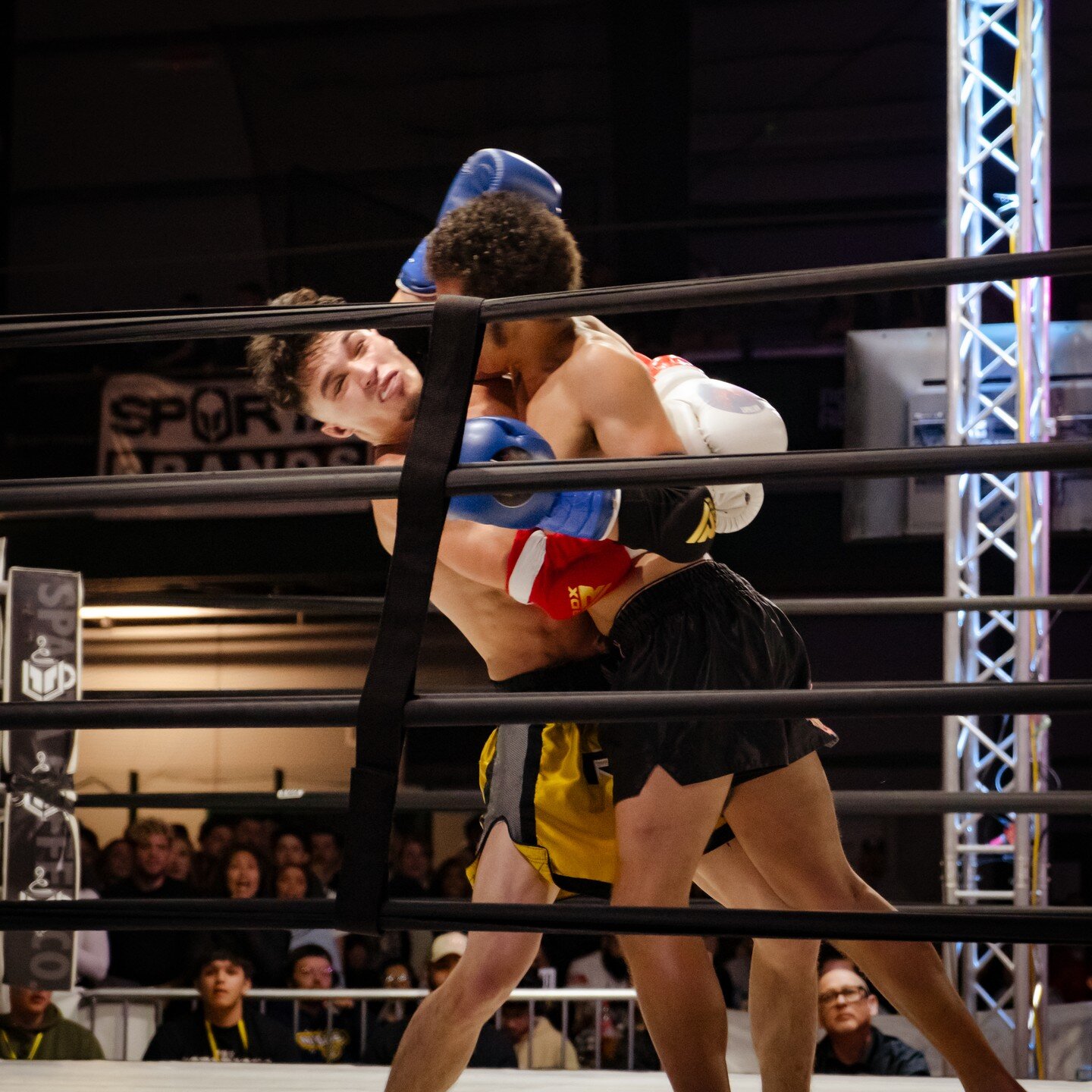 Muay Thai is a brutal, addicting, amazing sport. Sparta 101 fight night.

#nakmuay #spartabrands #sparta101 #eastontrainingcenter #eastonmuaythai #mma #muaythai #fight #mixedmartialarts