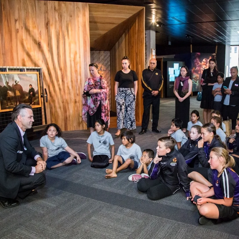 20171211_NL_Te_Puna_Schools_visit_Curator.jpg