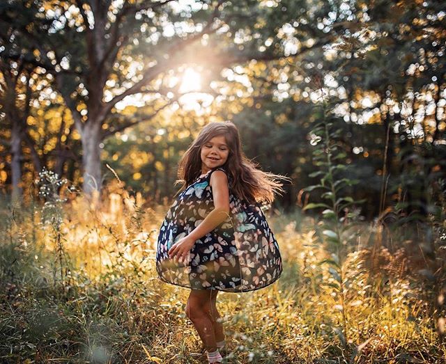 Fall is here! 🍎🍁 #celebratechildhood #thebloomforum #momtogs #inbeautyandchaos #uniteinmotherhood #journeytoartist #liveauthentically #documentlife #connectingmoms #runwildmychild #magical #instagood #childhoodunplugged #candidchildhood #adventures