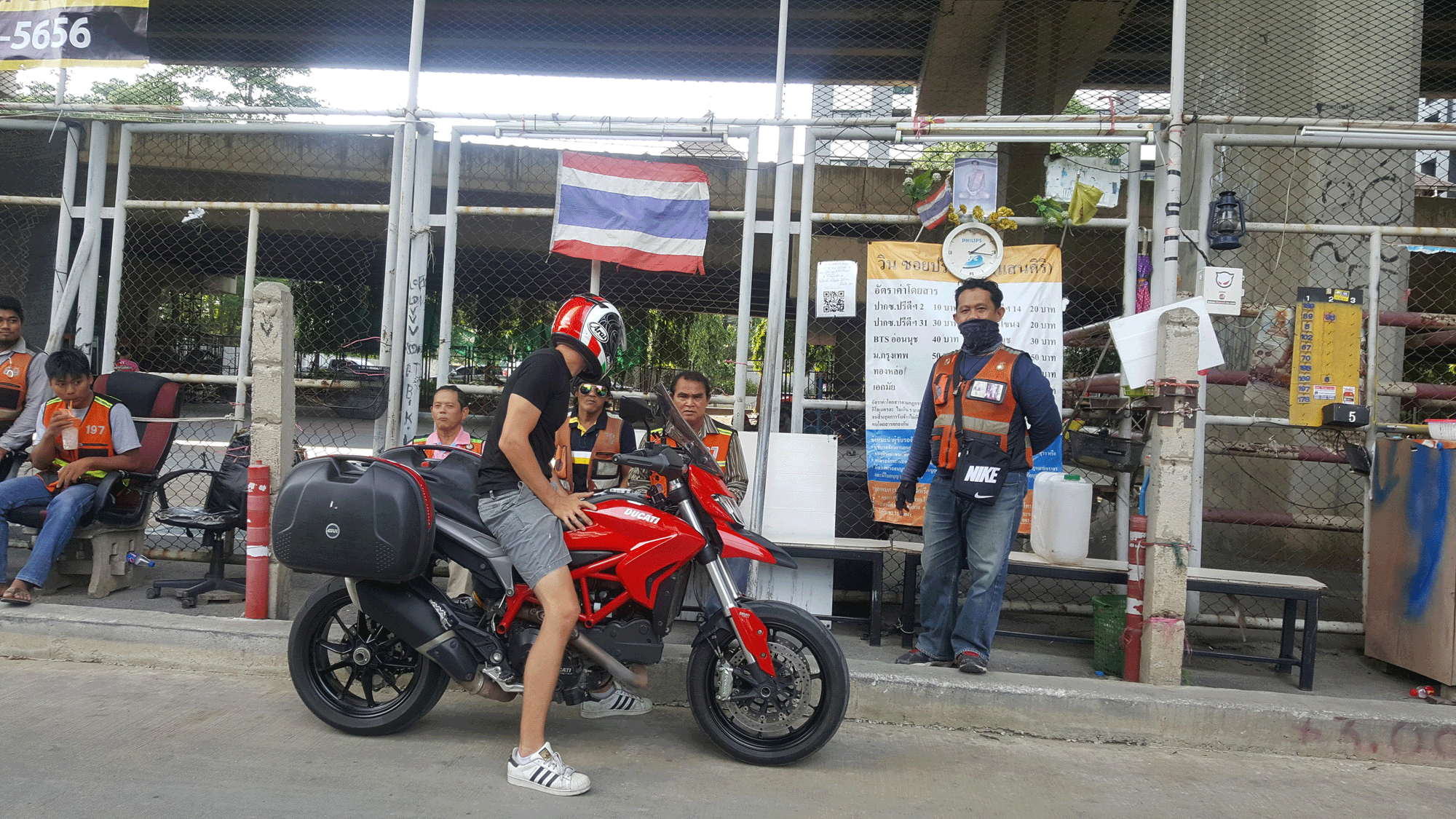 Ducati-Hypermotard-In-Thailand.gif
