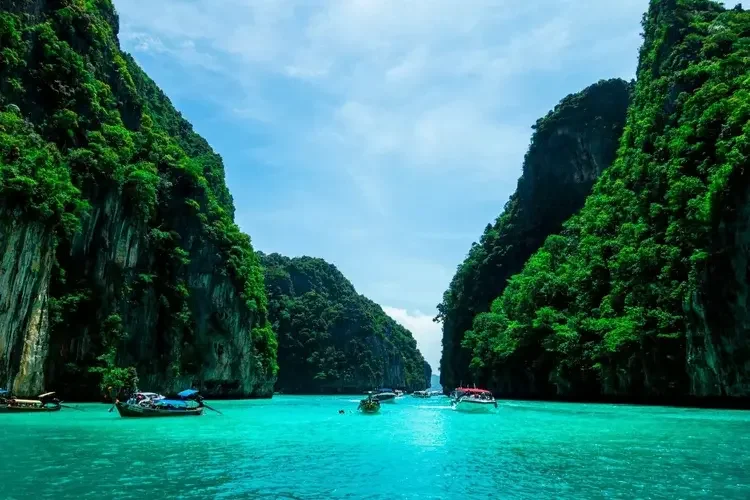 Phuket-Maya-Bay-Thailand.webp