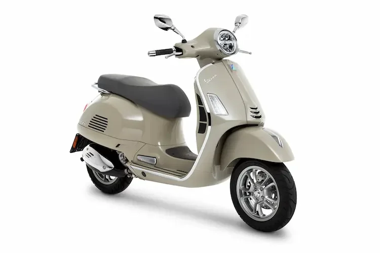Vesspa 300 GTS Rental scooter in Bangkok