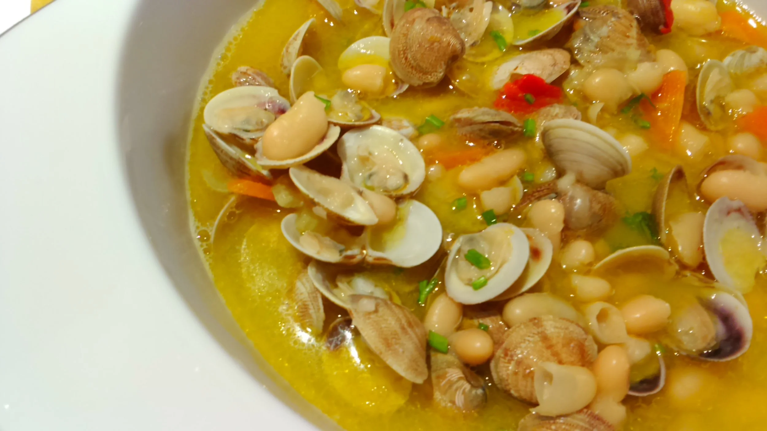Bonensoep met vongole.jpg