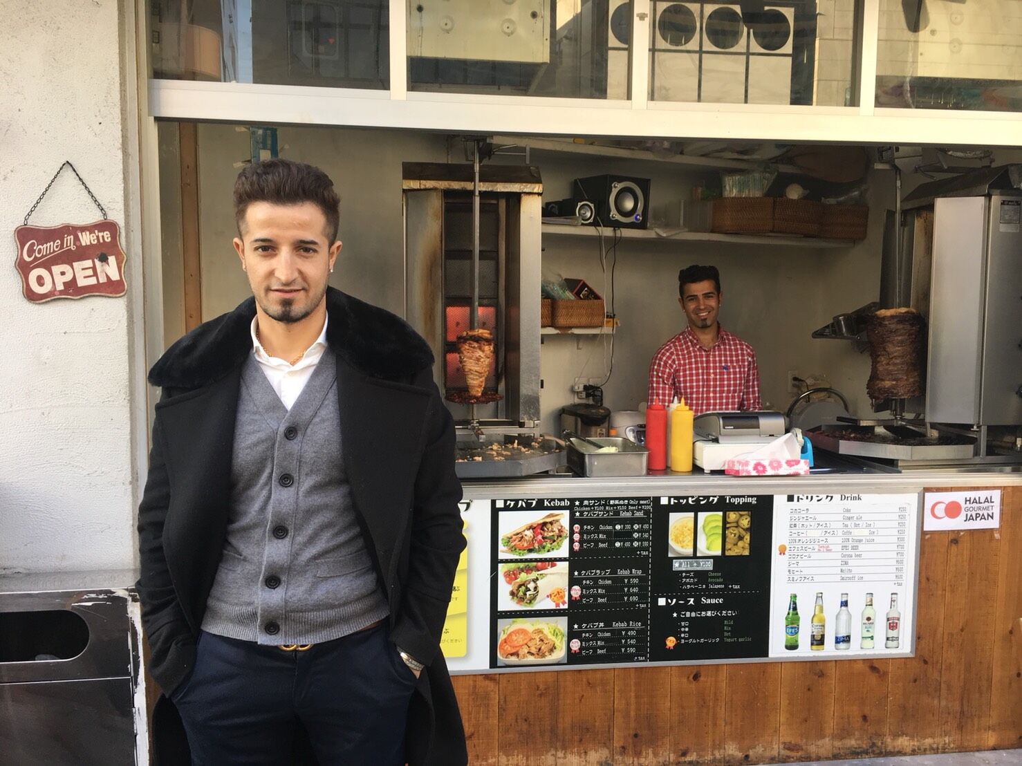 【原宿・渋谷の10坪店舗 （路面店）】若者に大人気！ケバブ屋の常識を変える「マモケバブ」のイケメン店長、マモさんに取材！