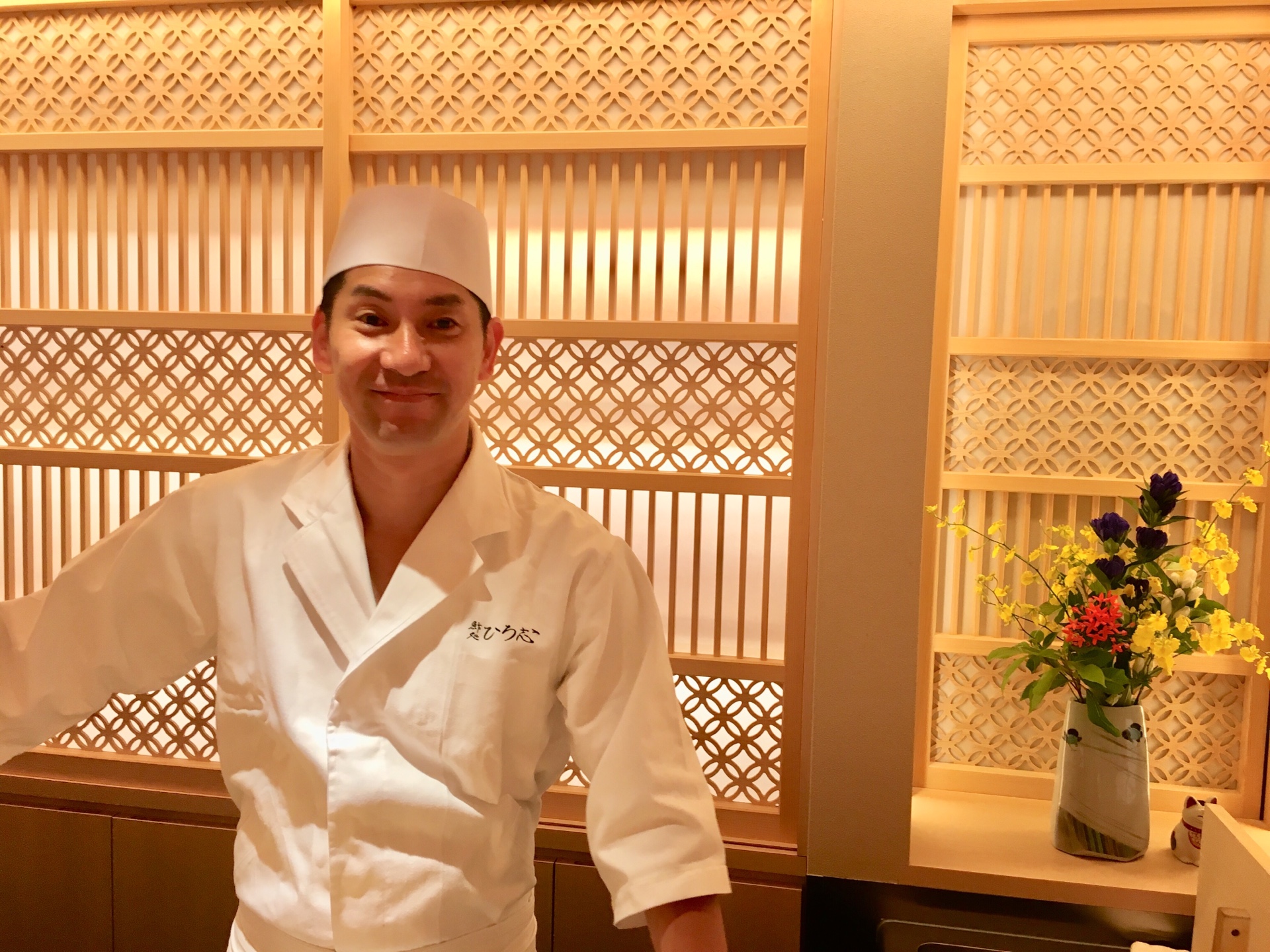 【西荻窪・注目の鮓処10坪店舗 （路面店） 】 名門・鮨店23年の修業を経て、独立。 “さらし仕事”に、10坪は向いている。 「鮓処ひろ志」の小松さんにインタビュー！