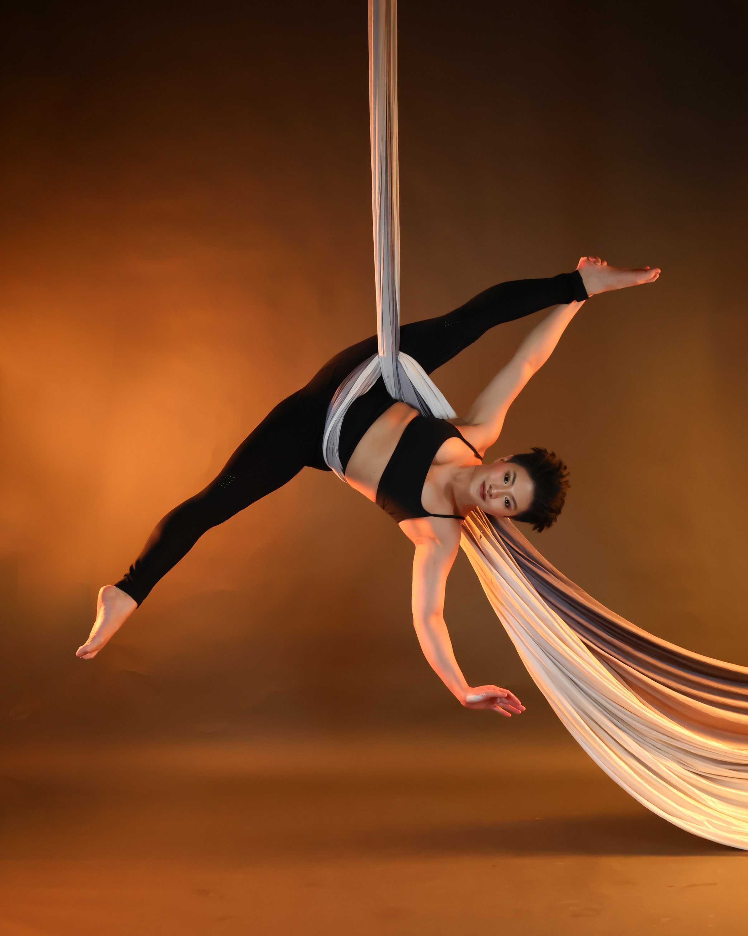 Meaghan - Silks1.jpg