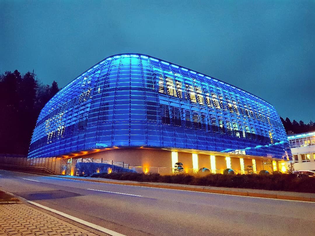 Thanks to the great architect and to the company they built this awesome building....i love it....

#Architektur #photographylovers #Photoshooting #Fotografie #nightshot #photography #bynight #photooutdoor #gebaeude #photoofinstagram #nachtfotografie