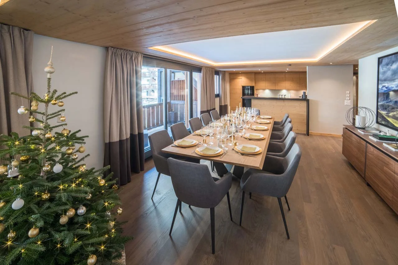 13_Dining Table 1.jpg