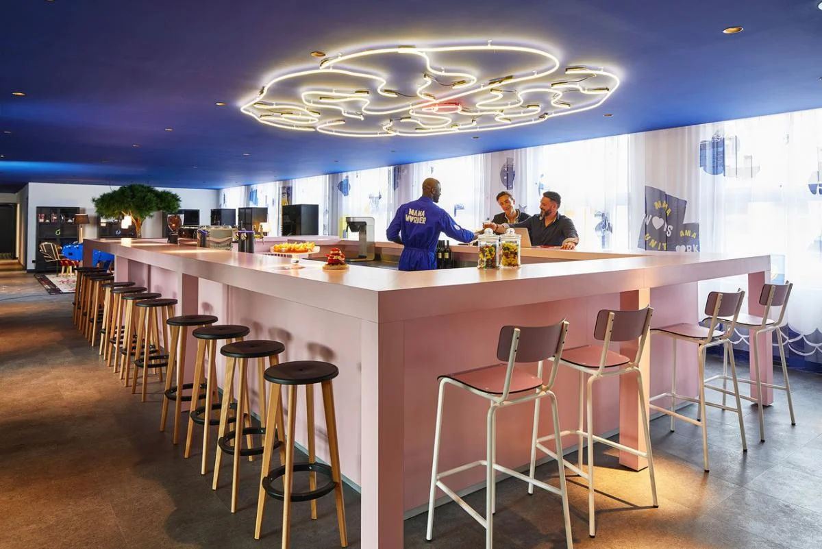 mamaworkslyonbar.jpg