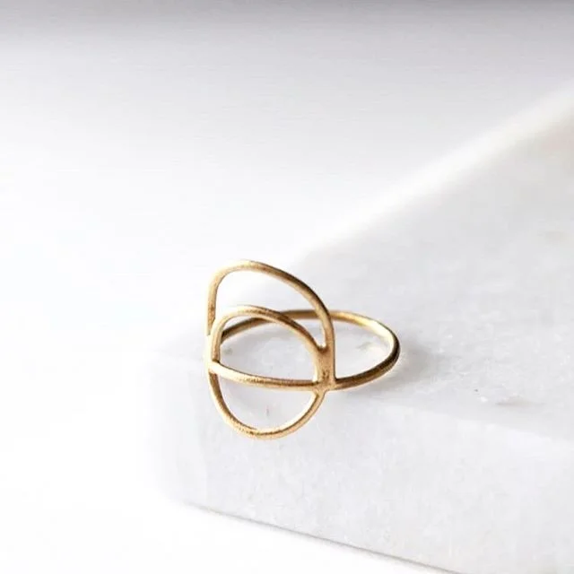 La bague EYOTA &agrave; retrouver sur l&rsquo;etsy de @stankamila. ✨
.
.
.
#lyon #lyonnaise #monlyon #createurlyonnais #faitavecpassion #creatricelyonnaise #madeinlyon #madeinfrance #jewelry #bagues #spring #gold #bijoux #accesories #fashionweek #fas