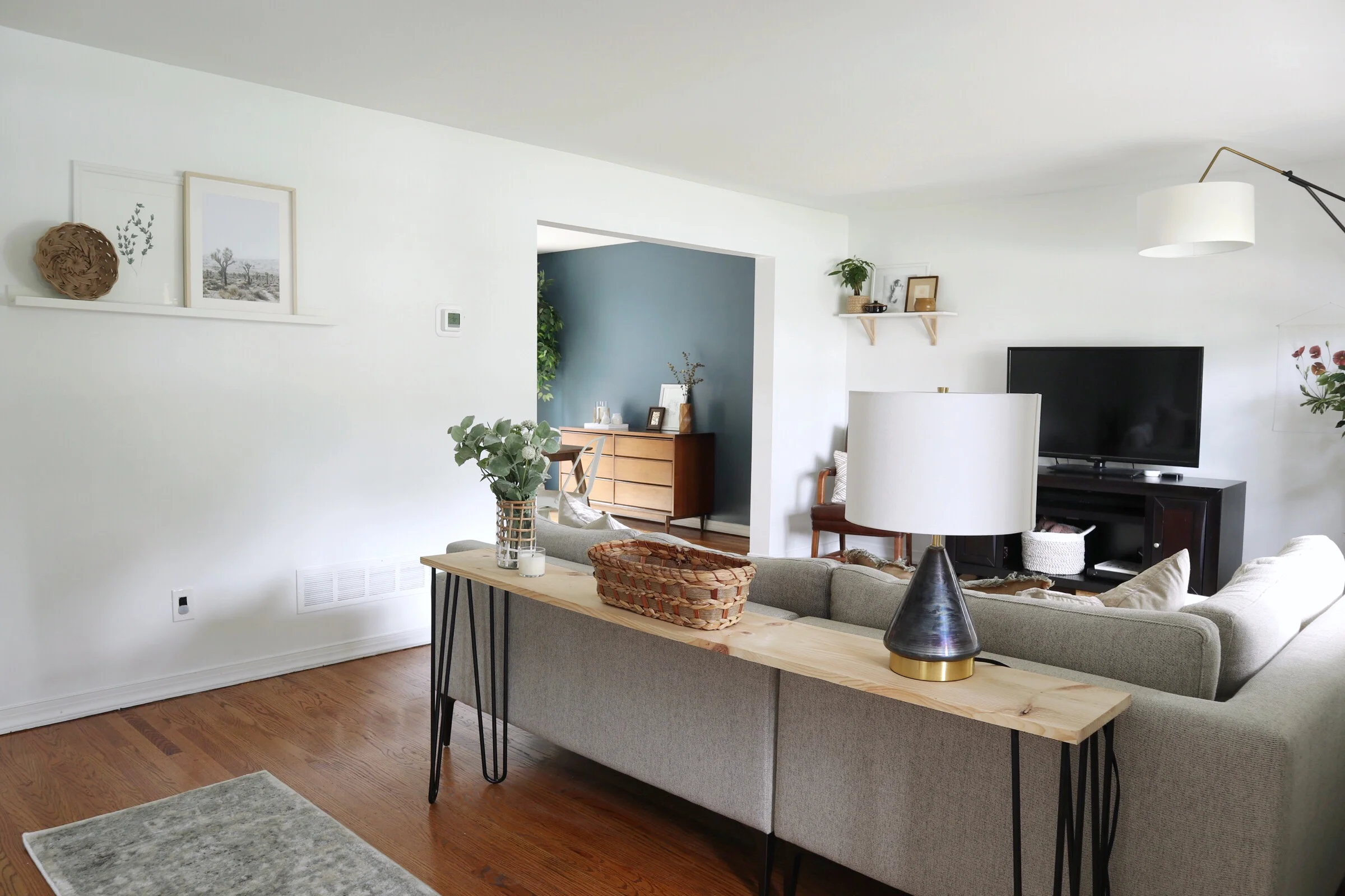 Living_Room_DIY_Console_Table.jpg