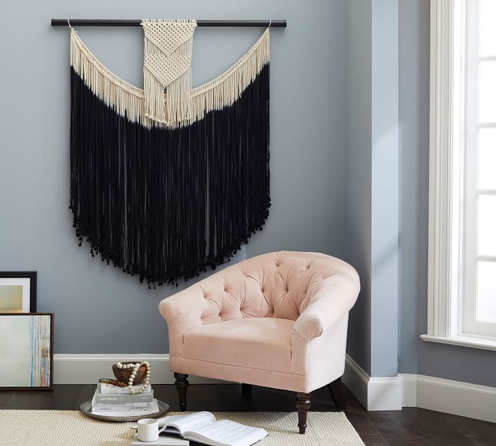 I LOVE HOW THIS MACRAME IS STYLED IN A MORE TRADITIONAL ROOM. IT SHOWS THAT MACRAME DOESN’t HAVE TO MEAN BOHO.