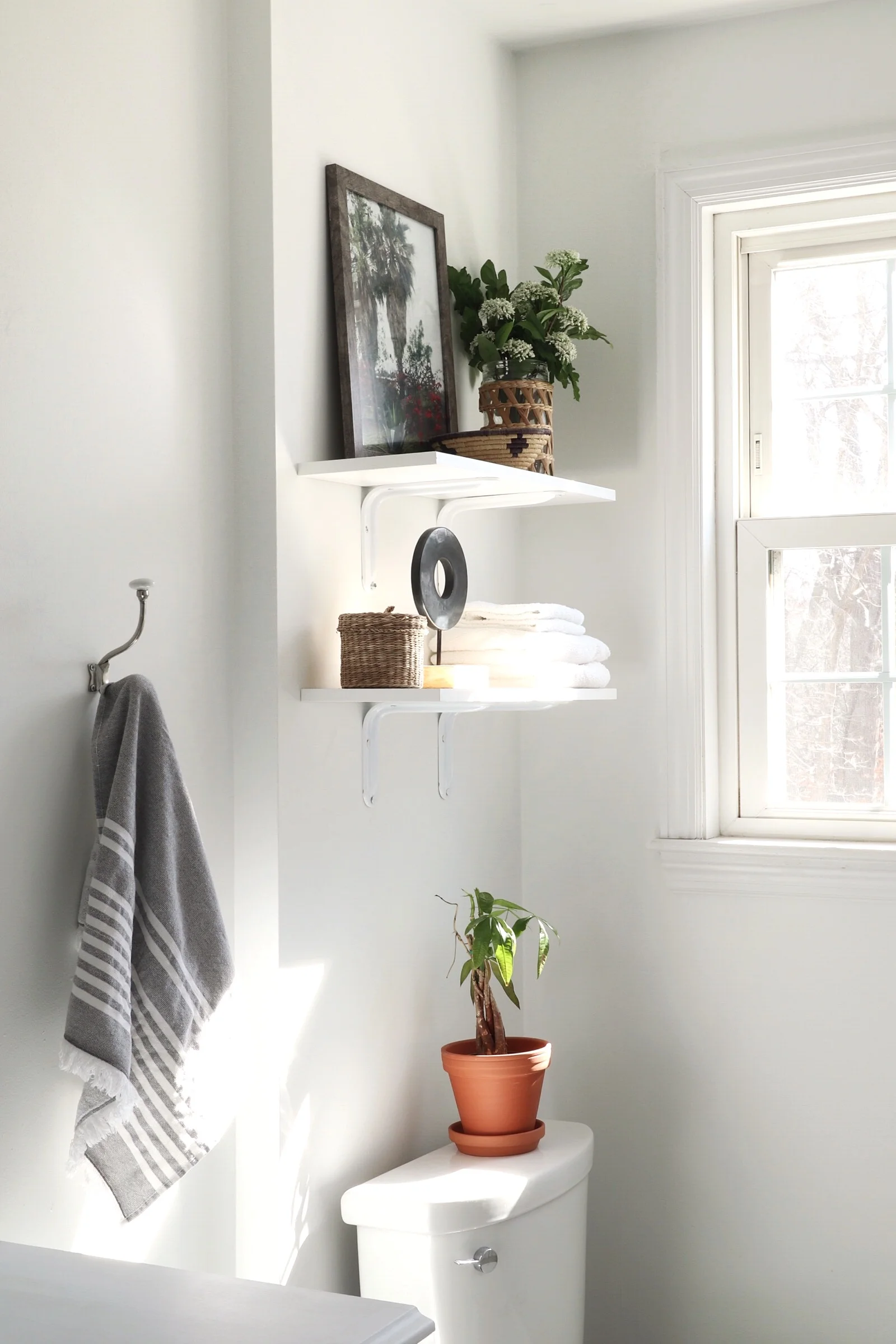 DIY-floating-shelves-bathroom.jpg