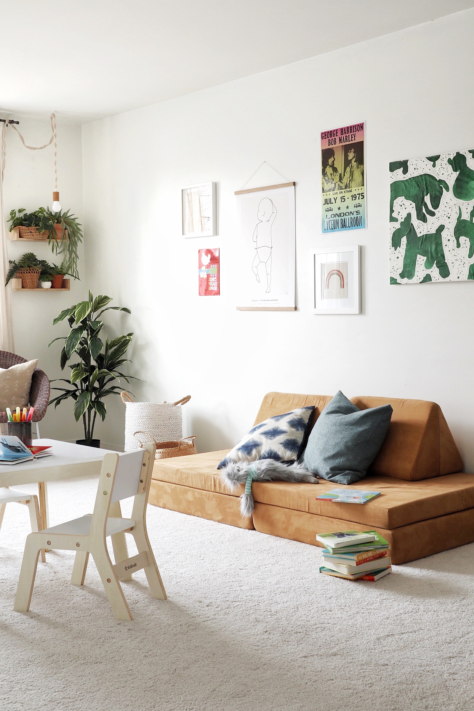 Modern-Gender-Neutral-Playroom-Decor.jpg