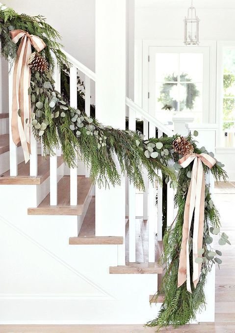 neutral-modern-christmas-stair-railing-decor.jpg