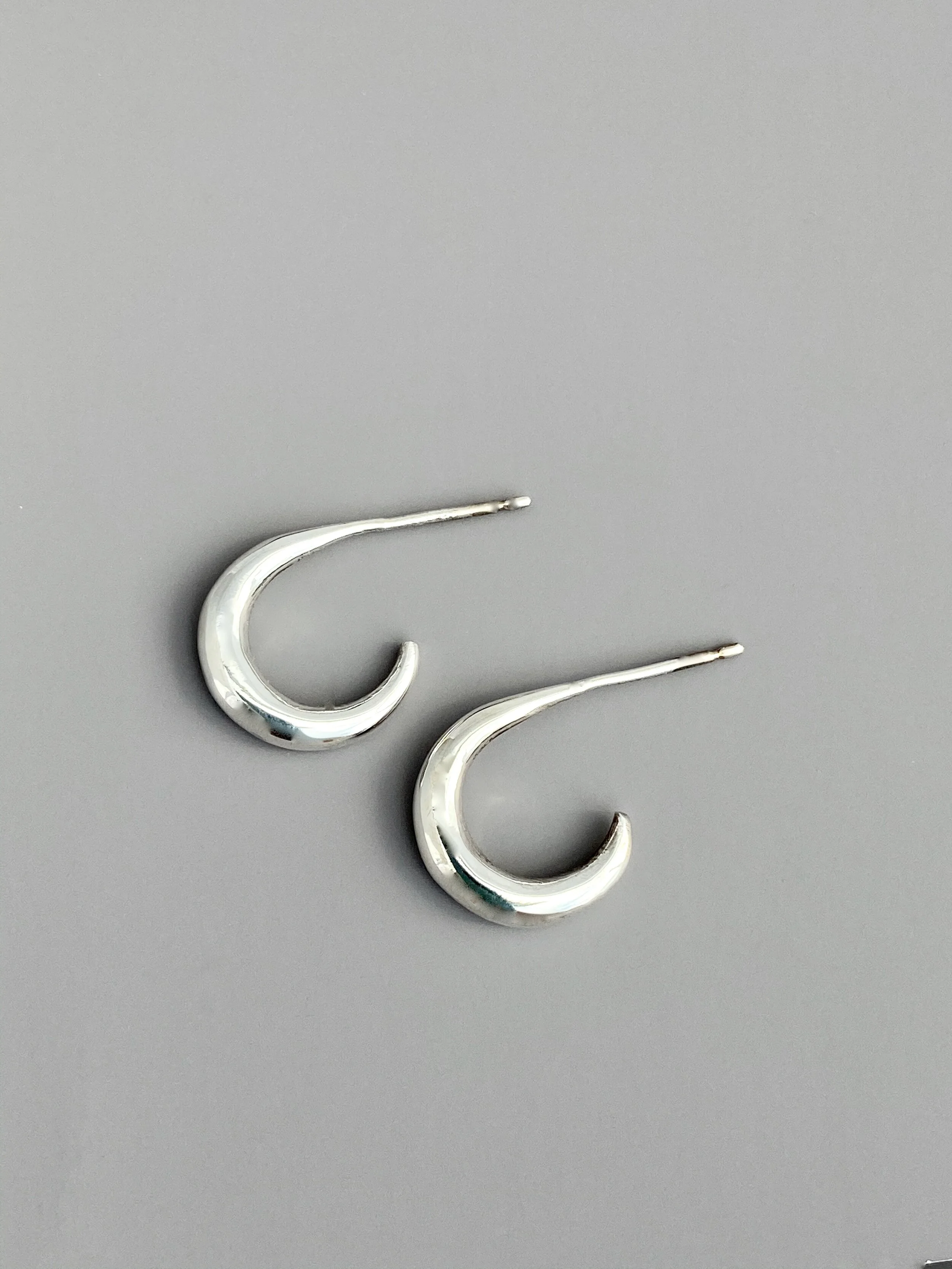 Tapered Round Hoop Earrings