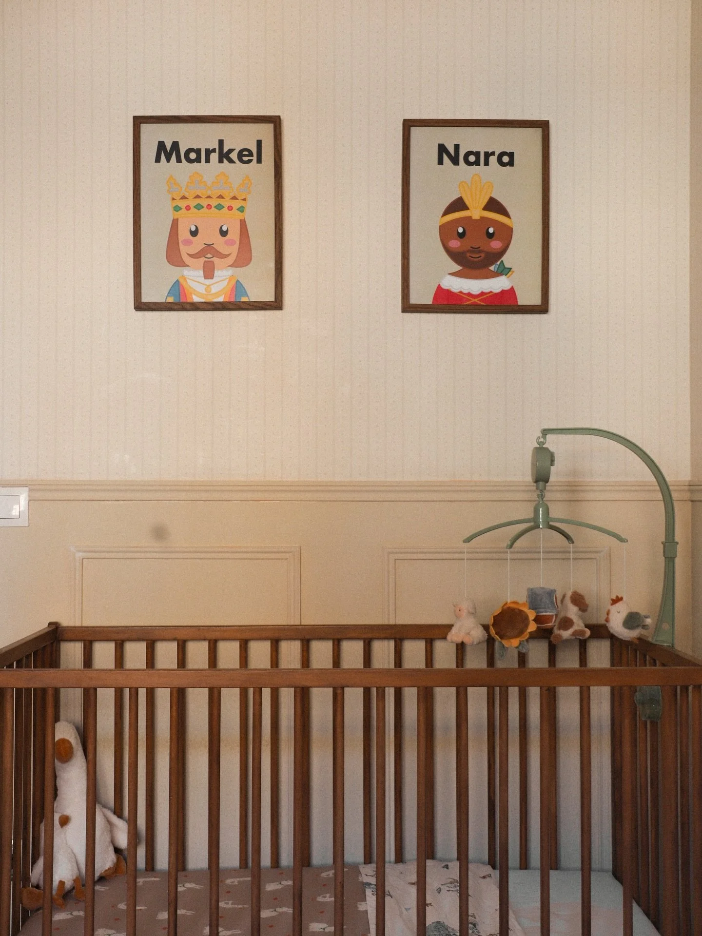 Hola!👋 

Los retratos de los gigantes m&aacute;s amados por los txikis ya est&aacute;n disponibles 😊 Ahora pod&eacute;is personalizarlos  con el nombre que quer&aacute;is 🫰🏻

Nos pod&eacute;is encontrar en:
🖥️www.thekiwikids.com
📍Carolina (Cent