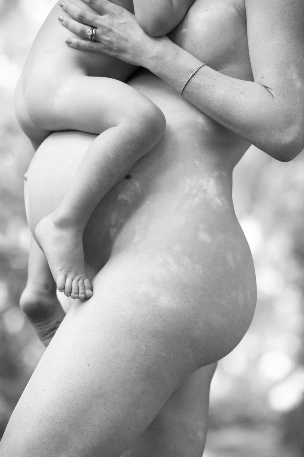 210925_Drucker_Danica_Maternity_Family_LA0024_BW.jpg