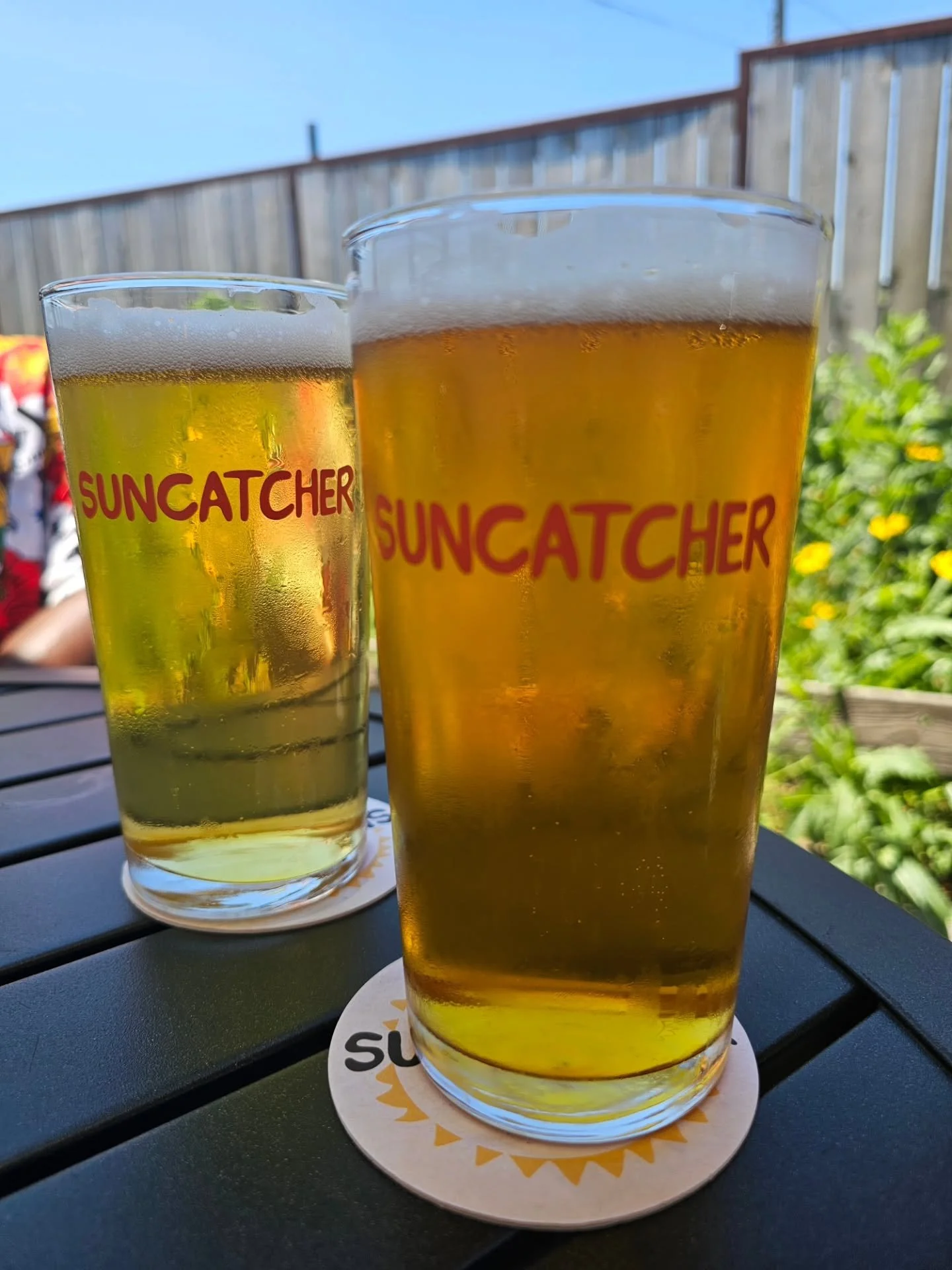Catching some Sun at @suncatcherbrewing with their Summer Bier and San Diego Pale Ale

#afrobeerchick #beerstagram #beersofinstagram #craftbeer #craftbeergirl #beergirl #beergirlsofinstagram #drinklocal #radvocate&nbsp; #untappd #beershare&nbsp; #lad