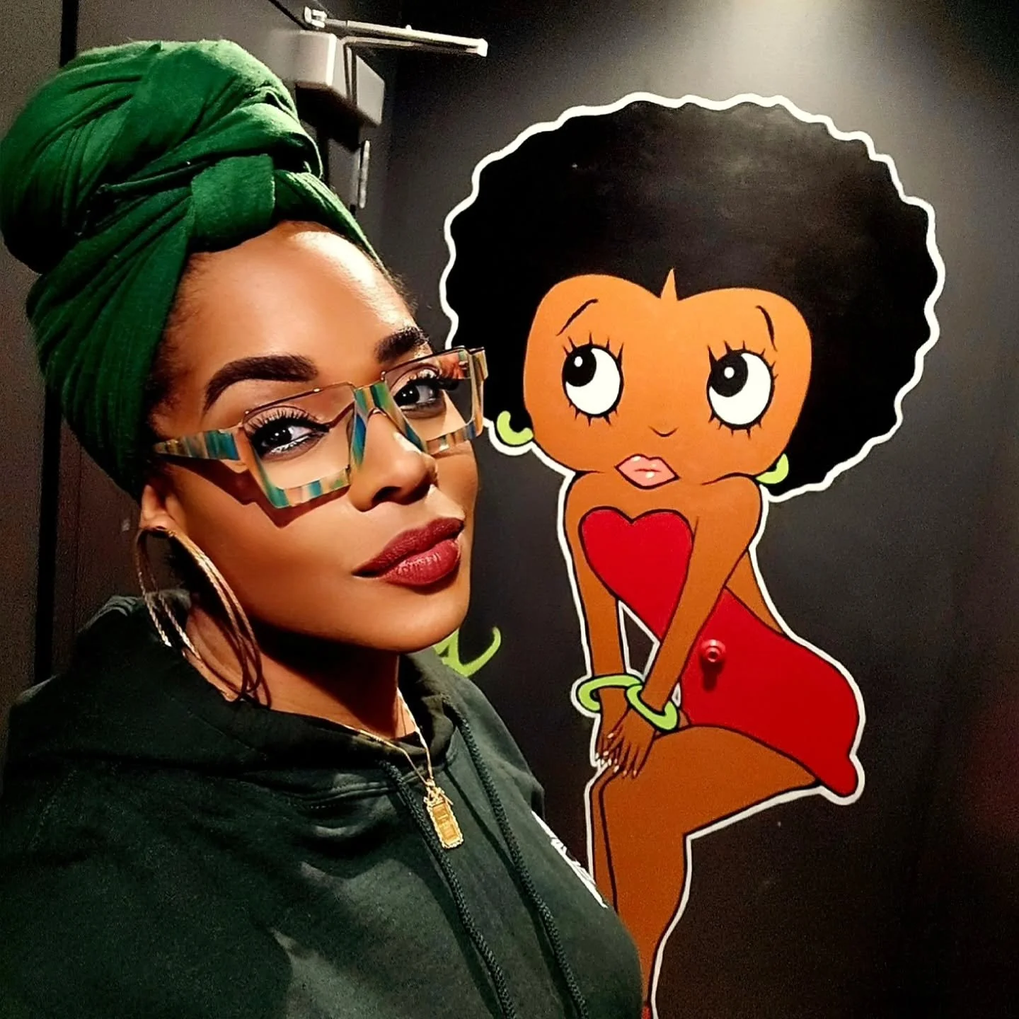Shouts out to @moorsbeer and @steepravinebrewingco for creating @diversey_house . I love the Black Betty Boop in the Restroom

#afrobeerchick #beerstagram #beersofinstagram #craftbeer #craftbeergirl #beergirl #beergirlsofinstagram #drinklocal #radvoc