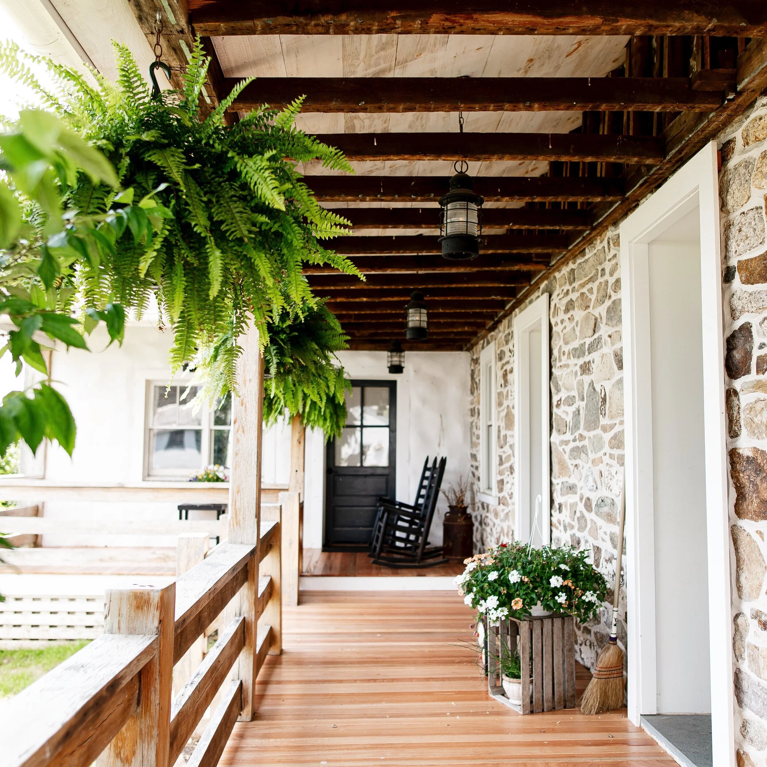 THE STOLTZFUS HOME &amp; PORCH