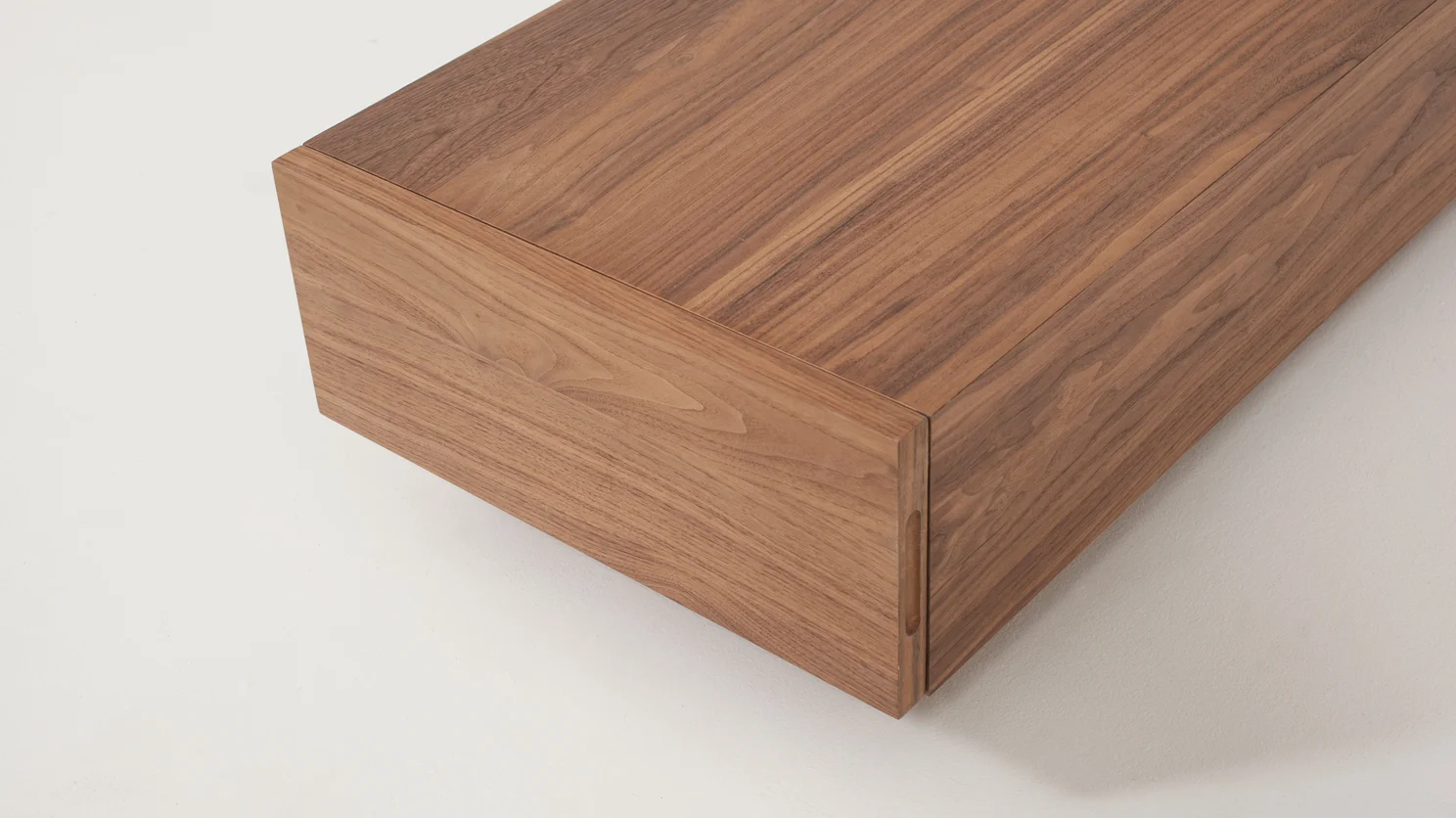 boom_cocktail_table_walnut_detail_01.jpg