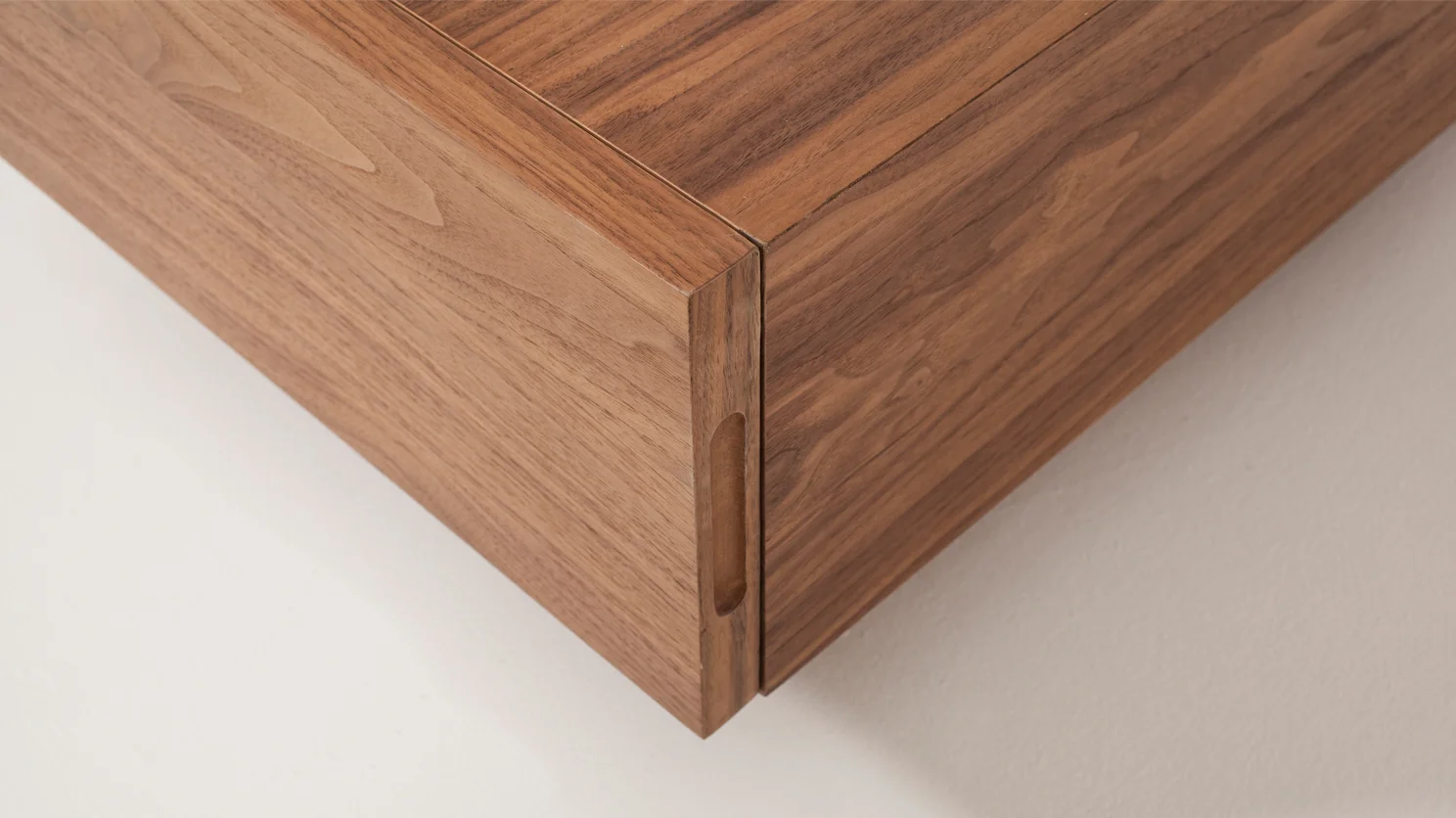 boom_cocktail_table_walnut_detail_02.jpg
