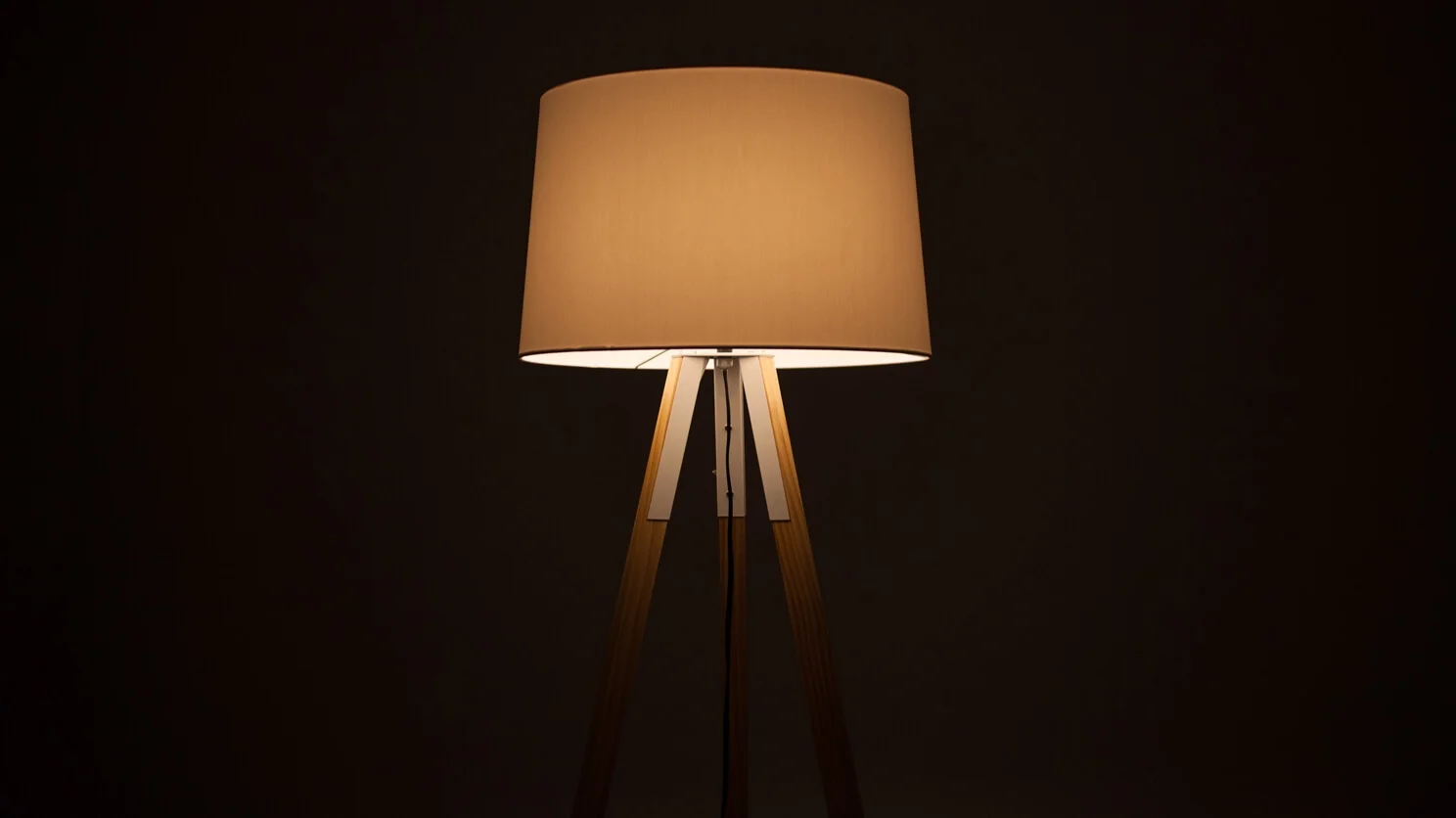 Axle Floor Lamp - White - EQ3 - M Collection NYC 3.jpg
