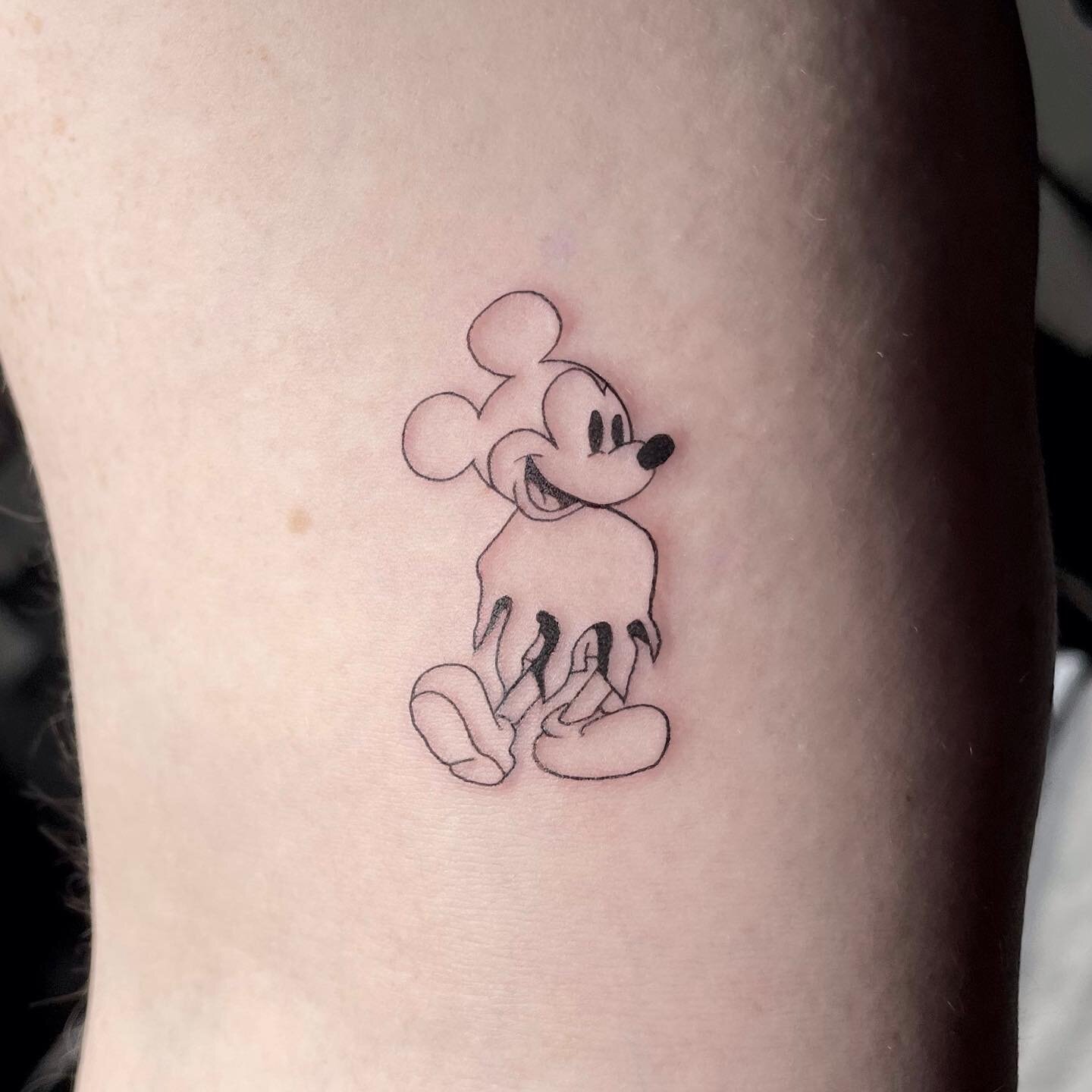 Get ready for Halloween with a spooky tattoo! 👻🖤 We are having a flash event this Saturday make sure to stop by and get something cool! Thank you so much @anna_n_owens for coming in getting this little Mickey ghost 🎃✨
.
.
#tattoos #tattoo #ghost #