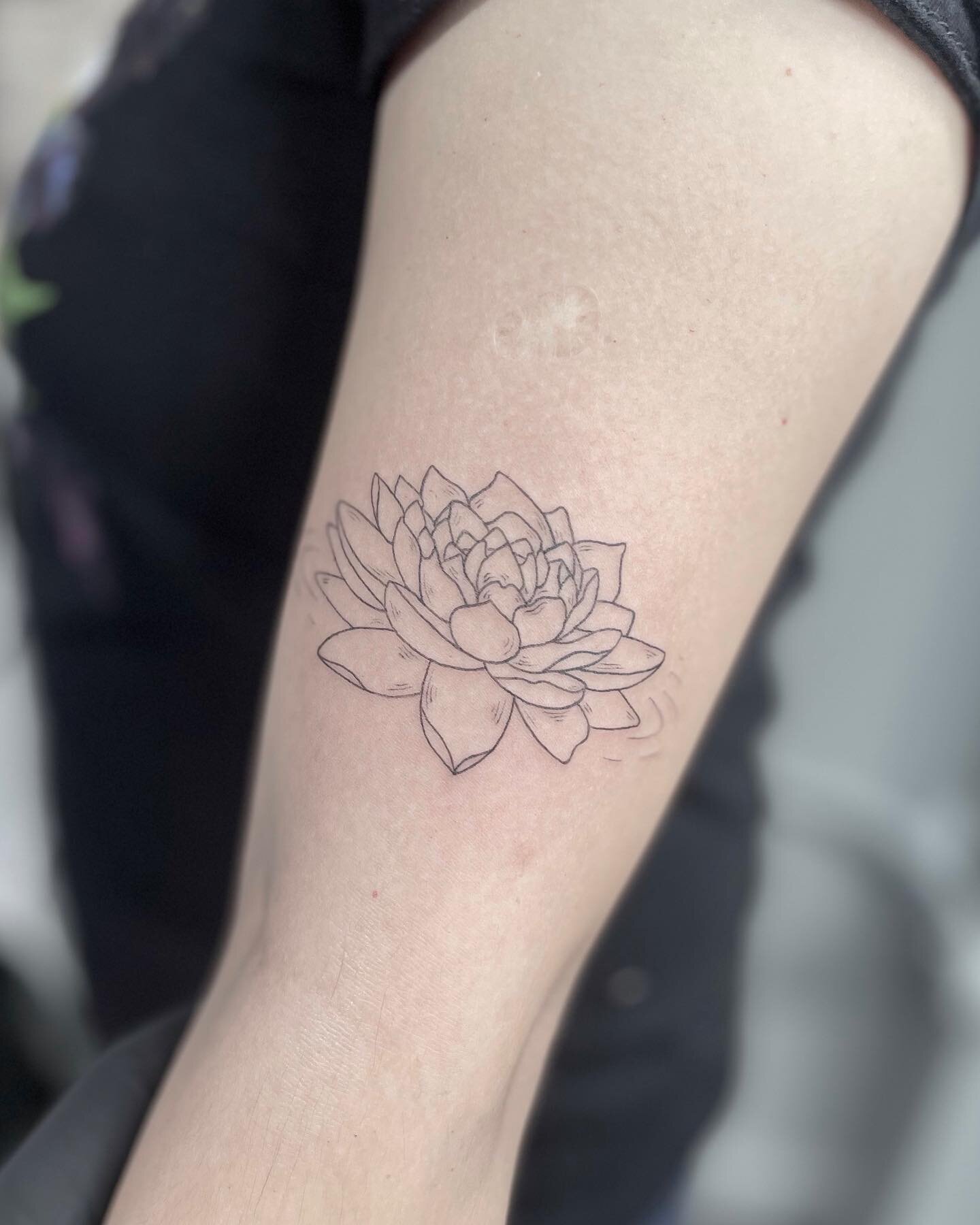 Thank you so much @jademwong for coming in and getting this special lotus piece! 🪷✨ ( Beautiful Poem was written by @jademwong )
.
.
#lotus #lotustattoo #lotusflower #lotusflowertattoo #flower #flowertattoo #water #petals #linework #tattoo #tattooar