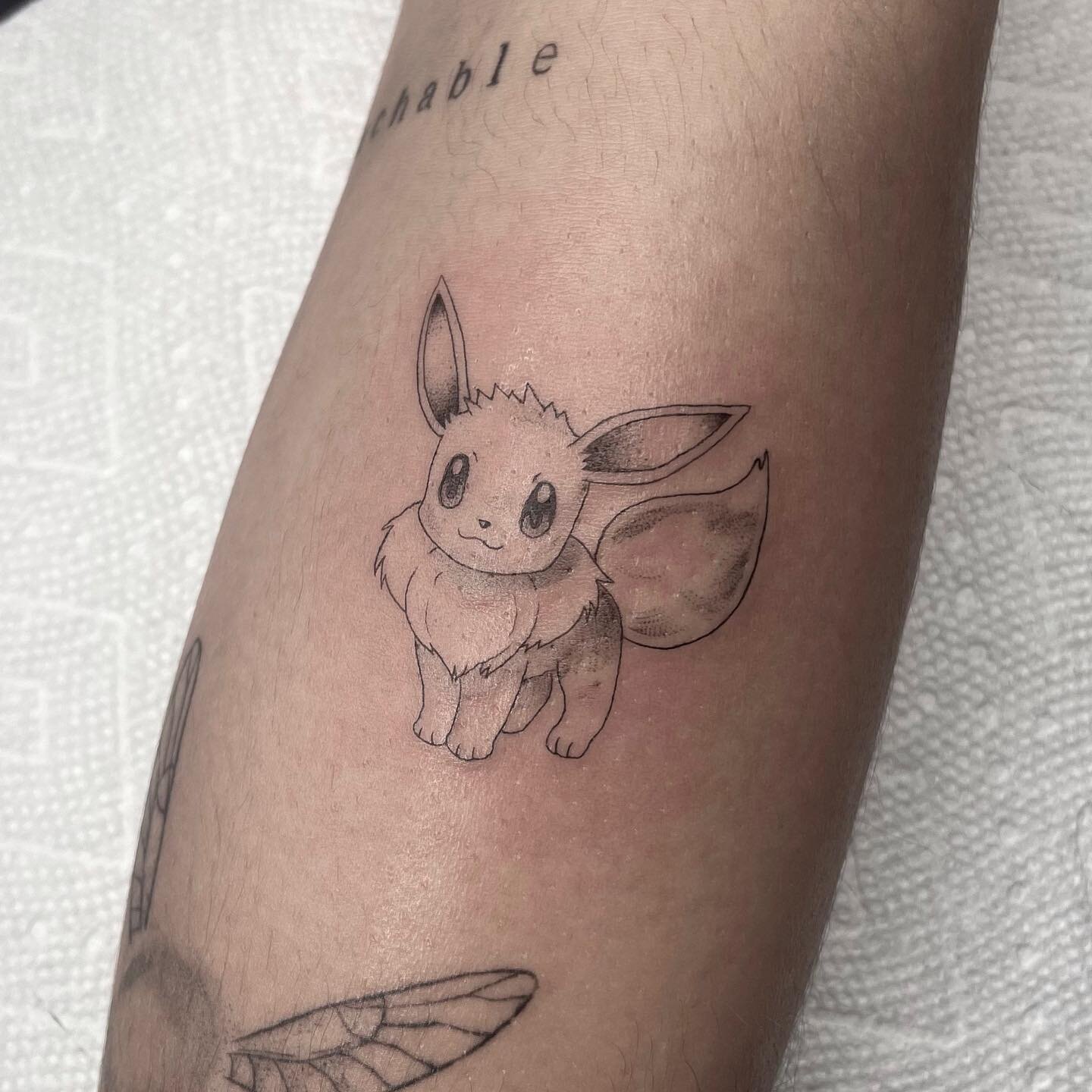 Loved doing this little Eevee, 🤎✨Thank you so much for coming in Emily! 
.
.
#pokemontattoo #tattoo #eeveetattoo #eevee #finelinetattoo #animetattoo #cutetattoo #tattoo #tattooartist
