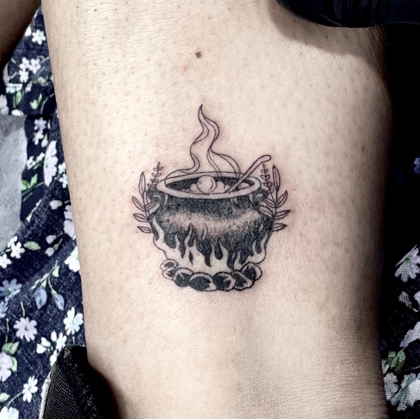 So glad I got to do this one off my Halloween flash! Thanks for coming in @witchbaitt ✨🖤
.
.
#tattoo #tattoos #halloween #witch #cauldron #spookyseason #potion