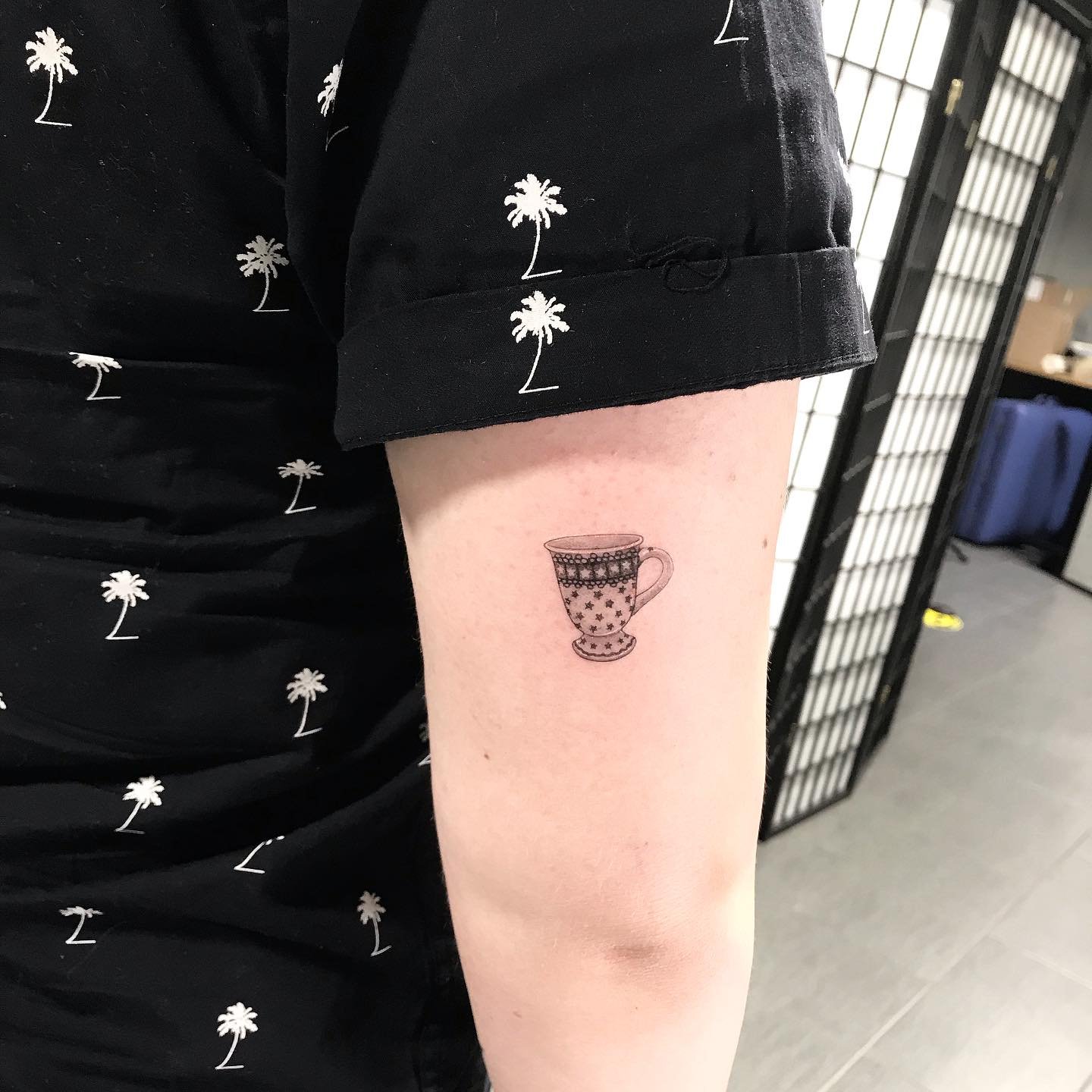 Recall on some of the cute pieces.
Tips: finger tattoos are very easy to get faded, sometimes in weeks, especially fine line ones, please take that into consideration before you are getting a finger tattoos:)
[#]
.
.
.
.
.
.
#jingstattoo #finelinetat