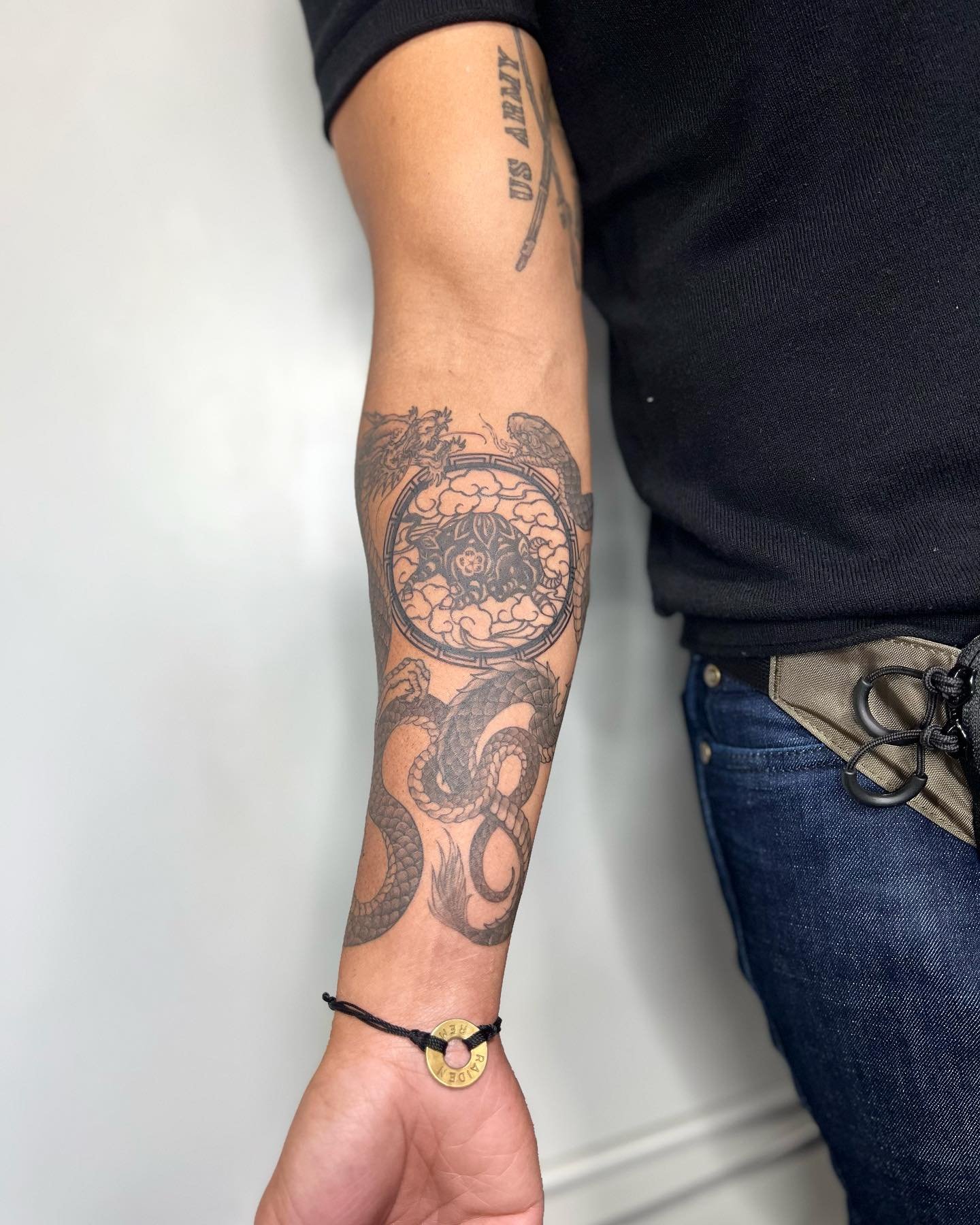 Dragon, snake and ox forearm sleeve
Took a good amount of sessions but love the result! 
Thank you Mel for the trust as always!

[#]
.
.
.
.
.
.
#jingstattoo #finelinetattoo #nyctattoo #nytattooartist #femaletattooartist #littletattoo #tinytattoo #sm