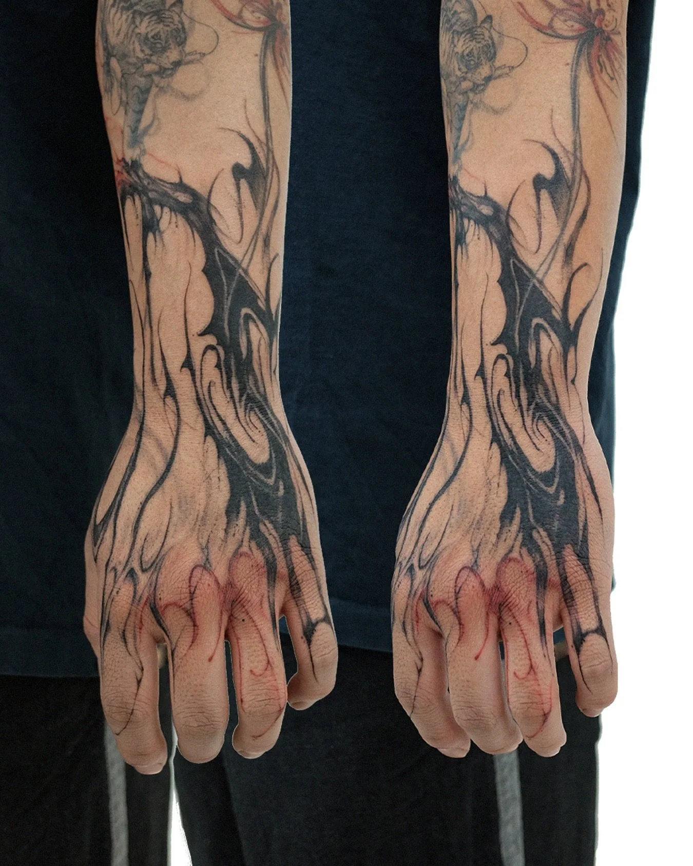 A rough freehand drawing flowing along the wrist.

#freedrawing #freedrawingtattoo #freehand #flushingtattoo #queenstattoo #brooklyntattoo